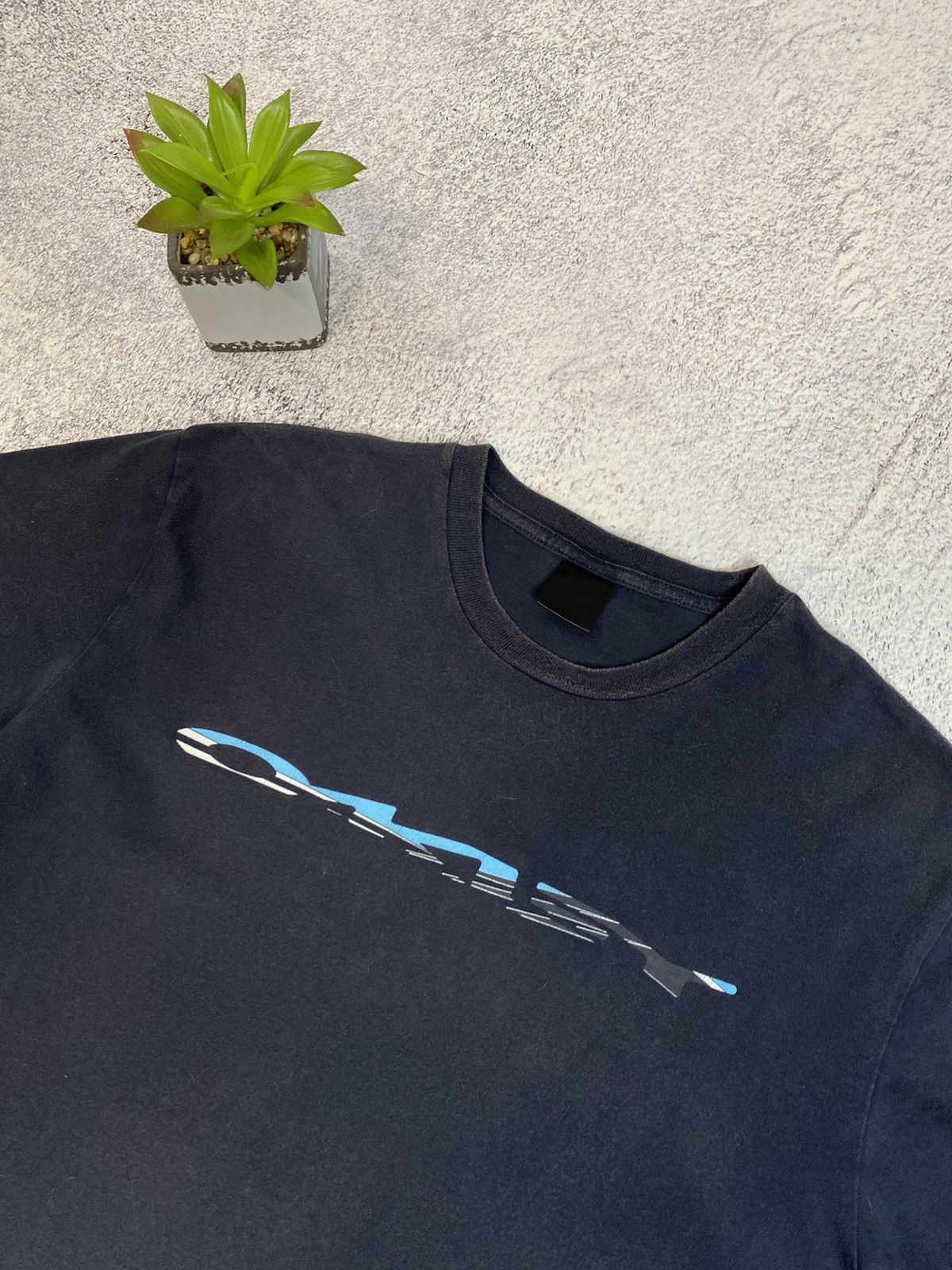 Oakley VINTAGE OAKLEY “O” LOGO SURF TEE T-SHIRT Size US M / EU 48-50 / 2 - 4 Thumbnail