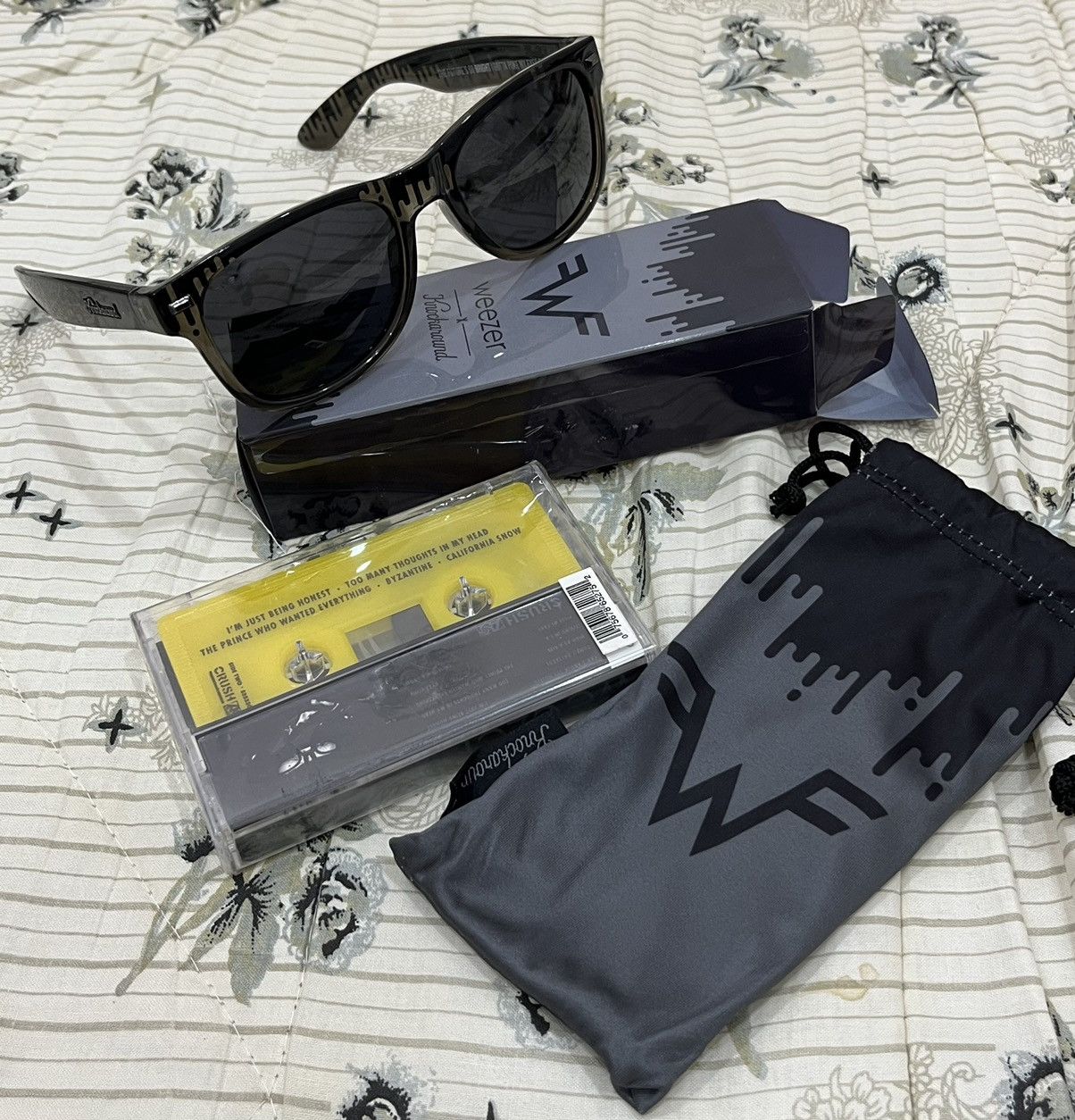 Band Tees WEEZER X KNOCKAROUND BLACK ALBUM SUNGLASSES Size ONE SIZE - 11 Thumbnail