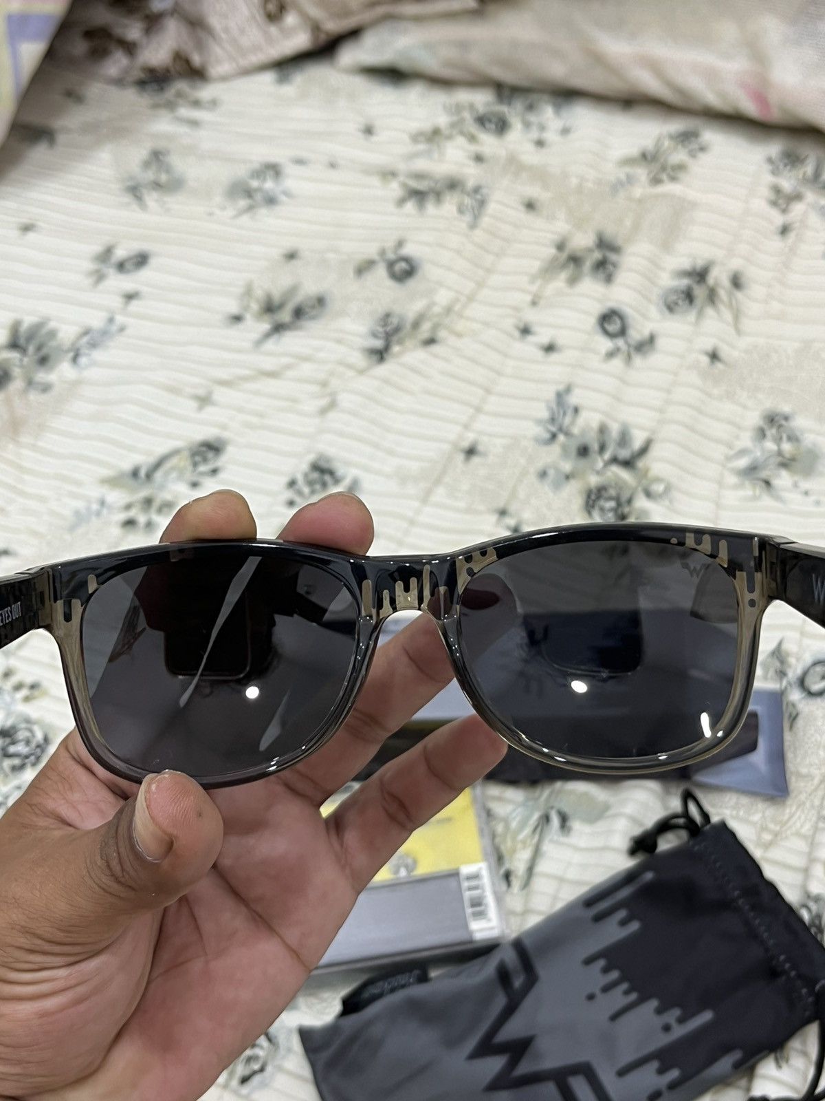 Band Tees WEEZER X KNOCKAROUND BLACK ALBUM SUNGLASSES Size ONE SIZE - 5 Thumbnail