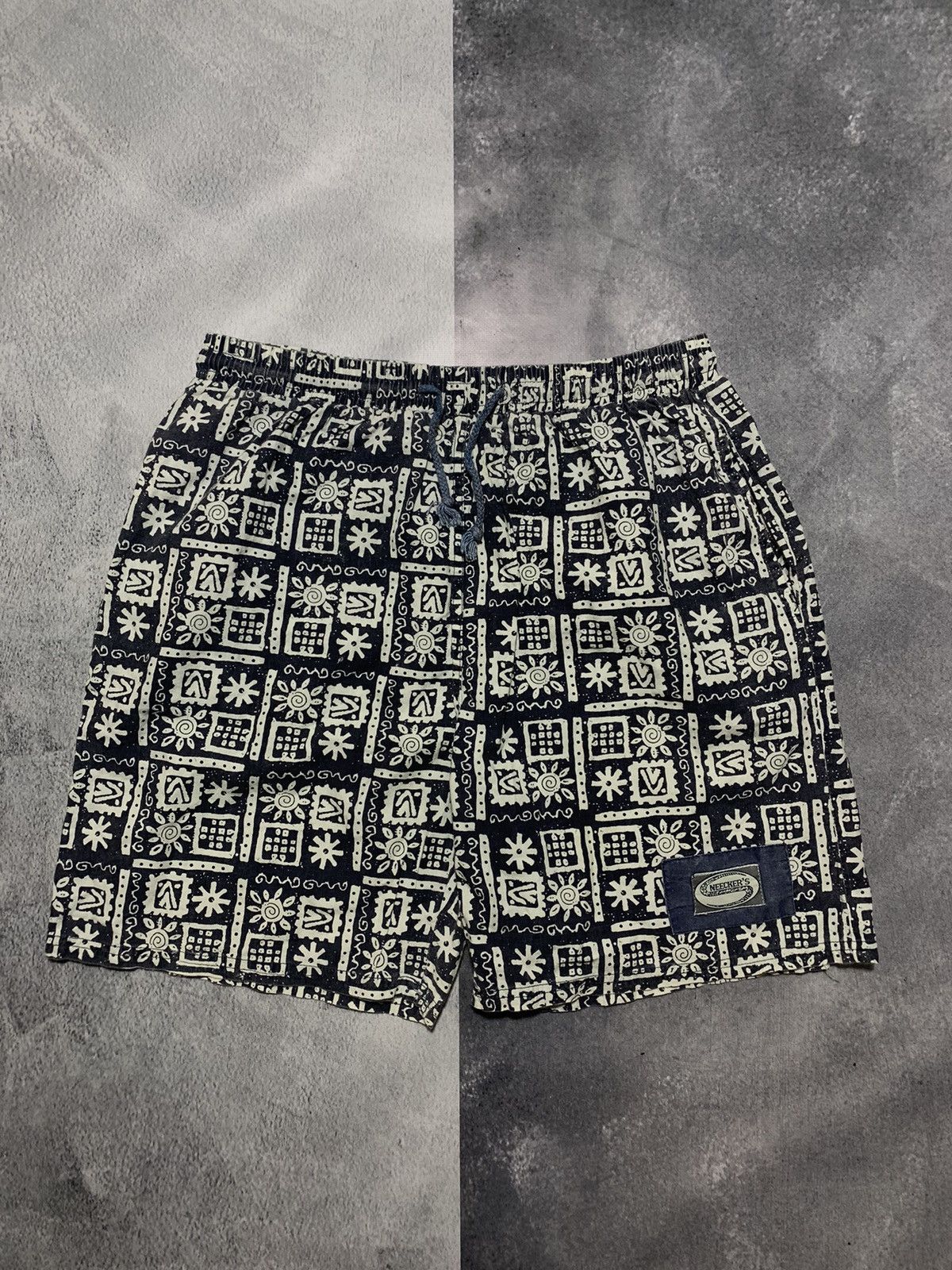 Vintage Vintage 90s art shorts streetwear Hawaiian style size XL Size US 36 / EU 52 - 1 Thumbnail