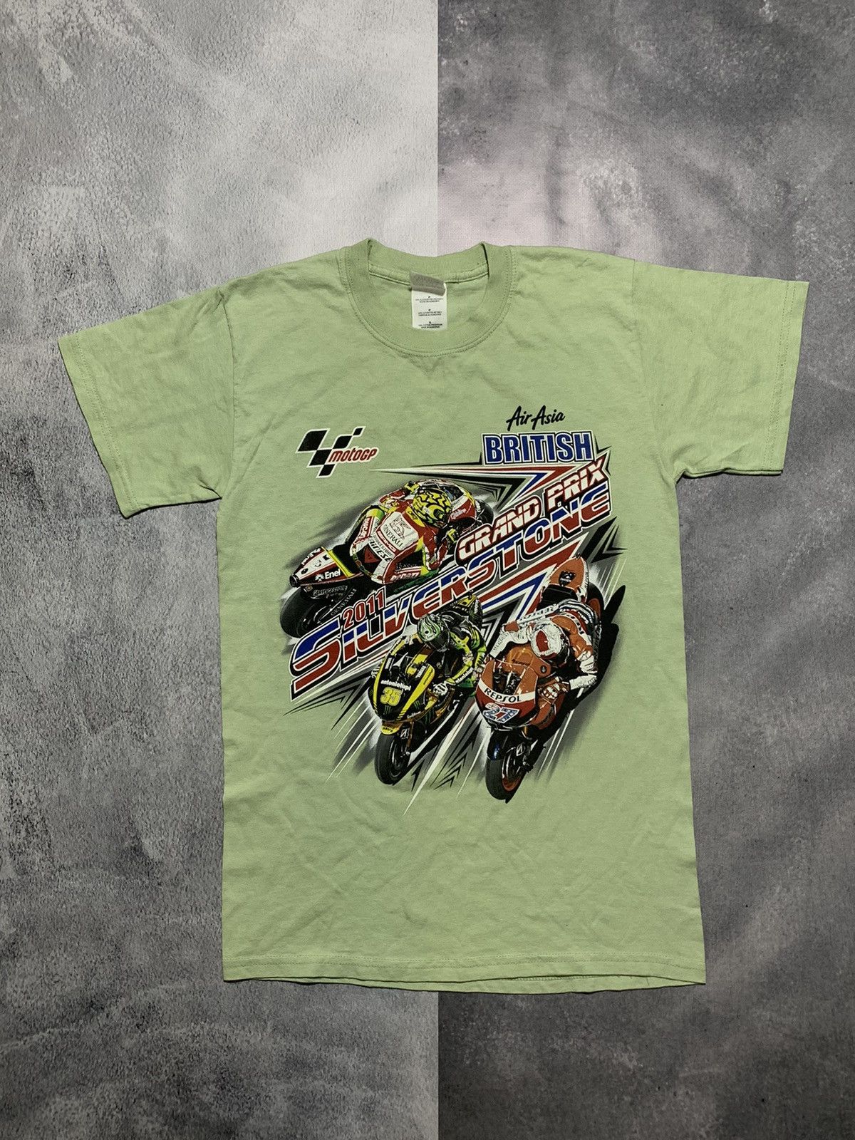 Vintage Vintage Y2K Silverstone Grand Prix MotoGP t-shirt size S Size US S / EU 44-46 / 1 - 1 Thumbnail