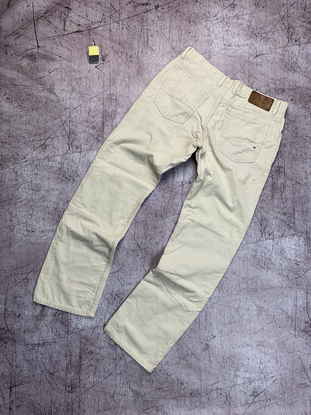 Tommy Hilfiger × Vintage Vintage Tommy Hilfiger Corduroy Pants Size US 34 / EU 50 - 1 Thumbnail