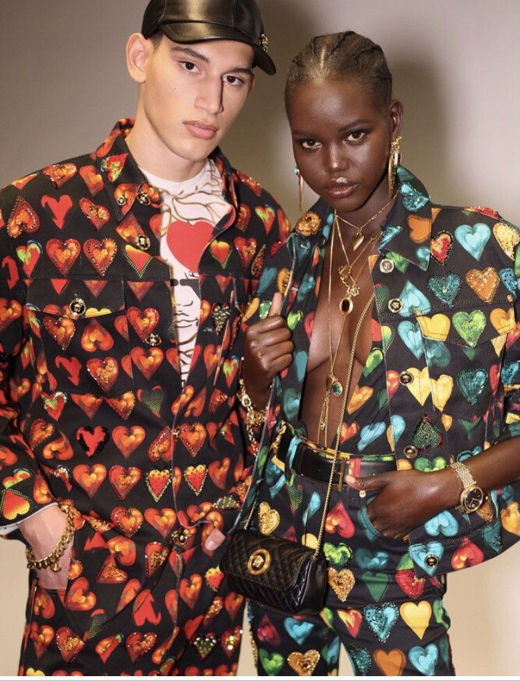 Versace FW19 Heart Printed Tee Size US XL / EU 56 / 4 - 2 Thumbnail
