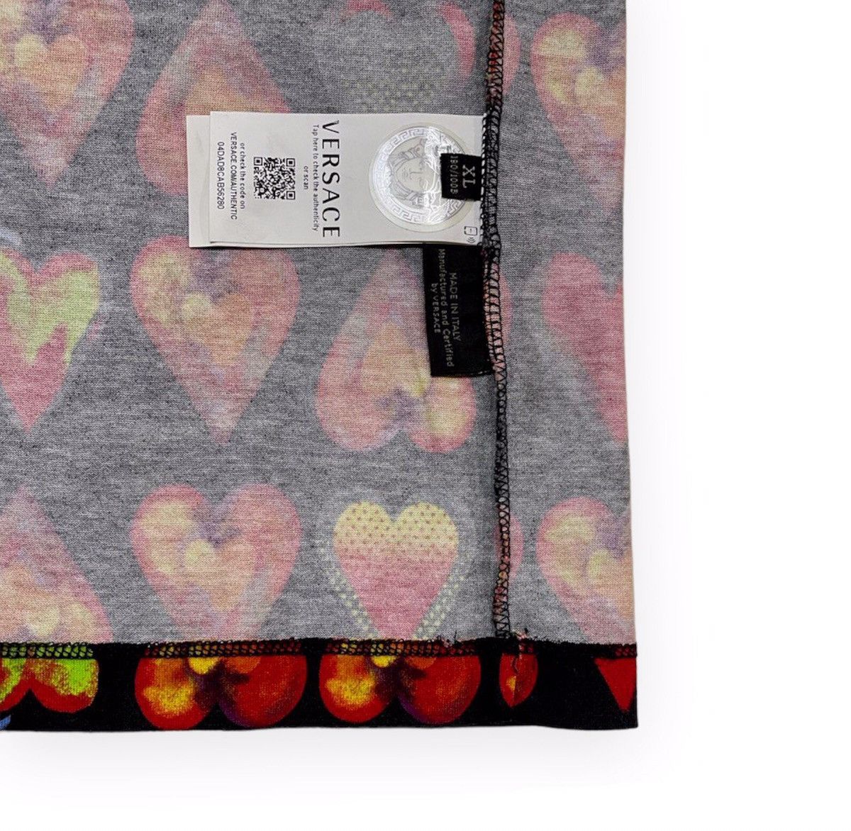 Versace FW19 Heart Printed Tee Size US XL / EU 56 / 4 - 7 Thumbnail