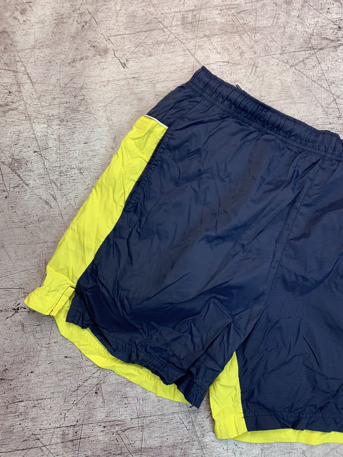 Nike Nike Vintage Y2K Shorts Size US 32 / EU 48 - 3 Thumbnail