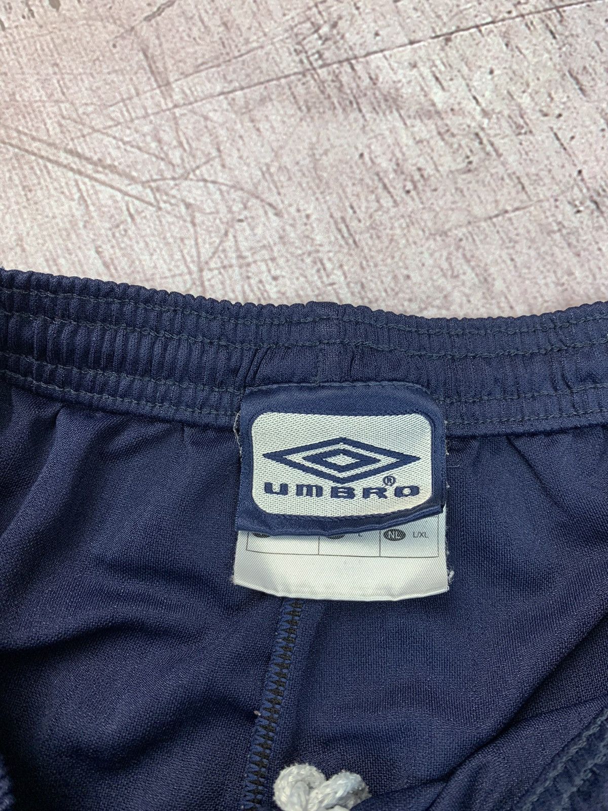 Umbro Vintage Umbro Y2K Shorts Size US 34 / EU 50 - 4 Thumbnail