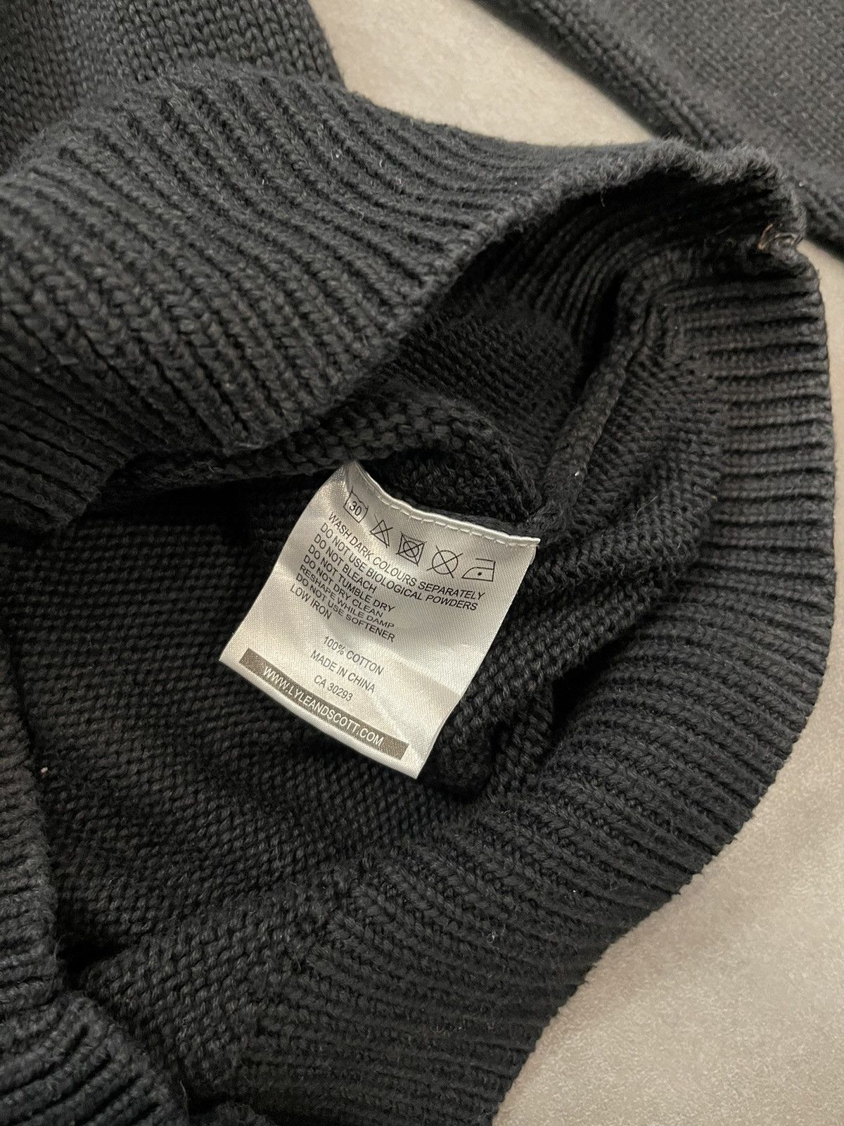 Lyle & Scott AW11 Lyle & Scott Handknited Roll Neck Casual Black Sweater Size US S / EU 44-46 / 1 - 12 Thumbnail