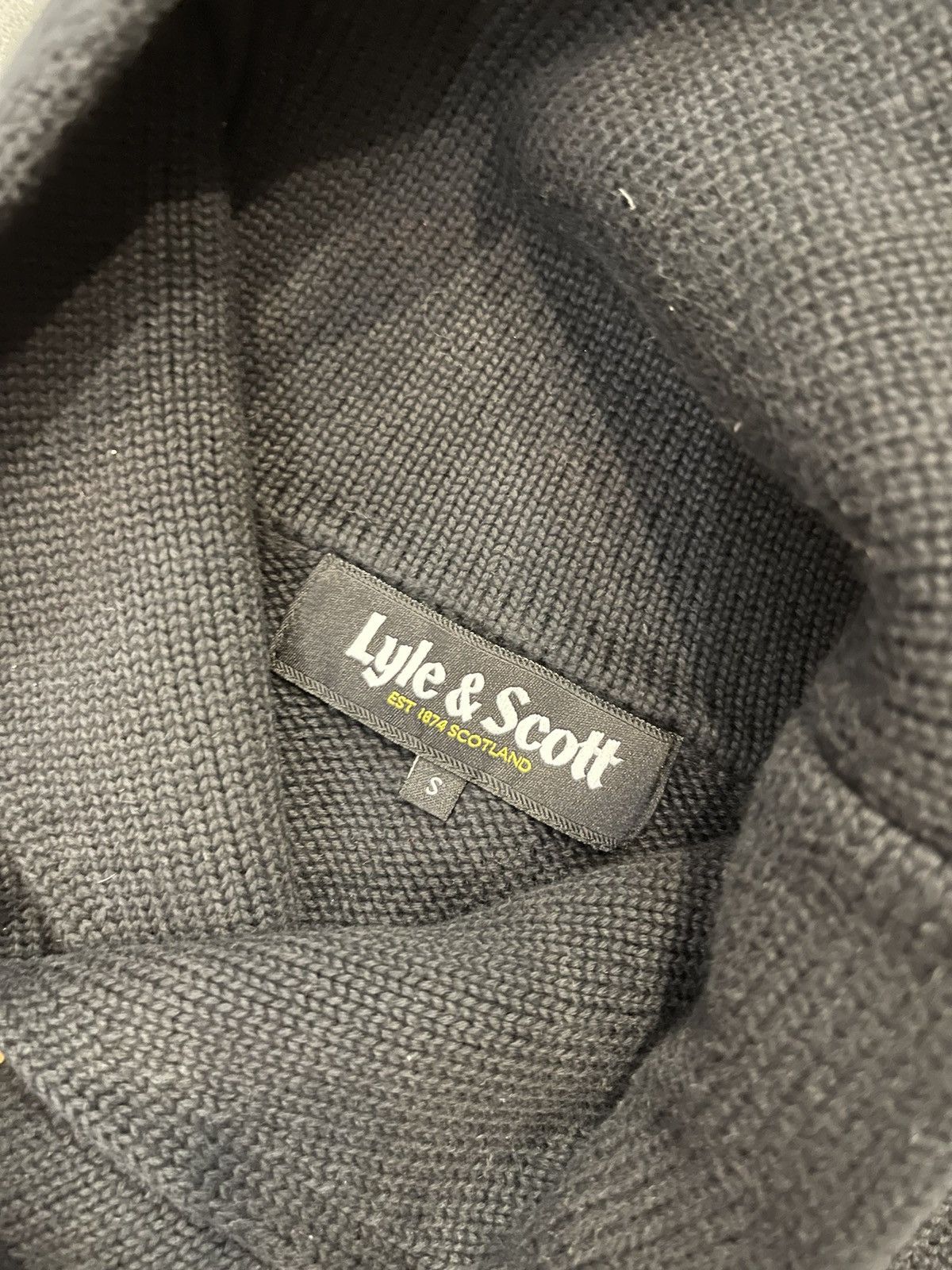 Lyle & Scott AW11 Lyle & Scott Handknited Roll Neck Casual Black Sweater Size US S / EU 44-46 / 1 - 11 Thumbnail