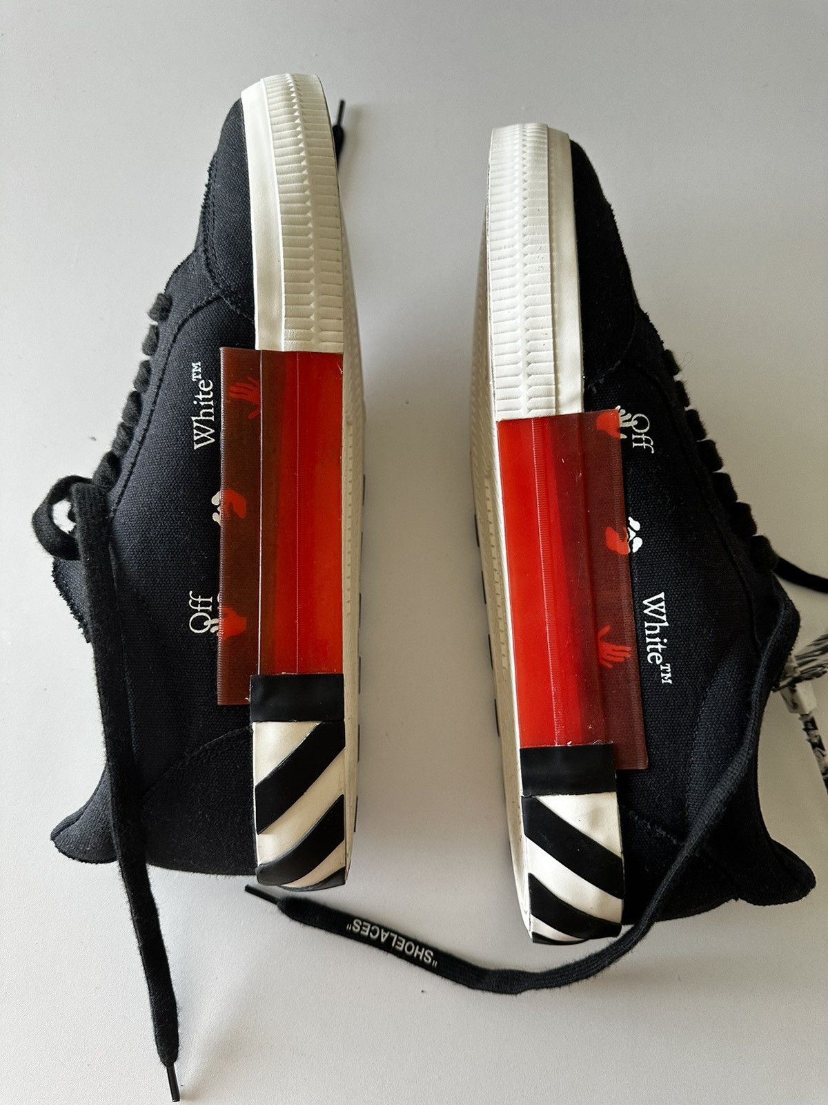 Off-White OFF-WHITE Black Vulcanized Low Top Sneakers Size US 12 / EU 45 - 2 Thumbnail