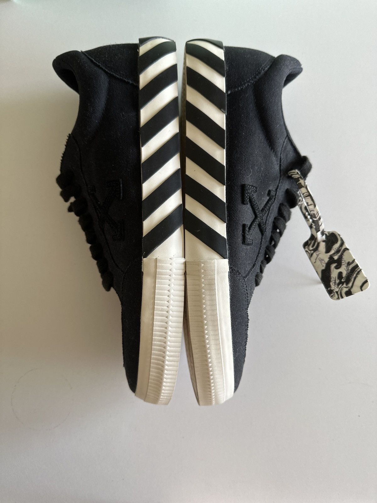 Off-White OFF-WHITE Black Vulcanized Low Top Sneakers Size US 12 / EU 45 - 12 Thumbnail