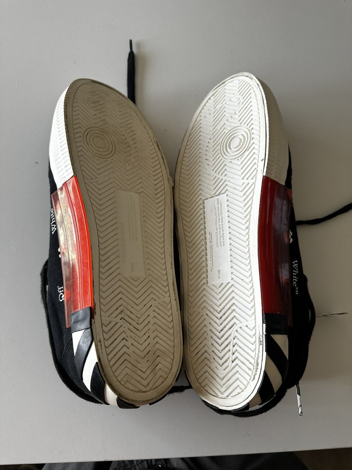 Off-White OFF-WHITE Black Vulcanized Low Top Sneakers Size US 12 / EU 45 - 4 Thumbnail