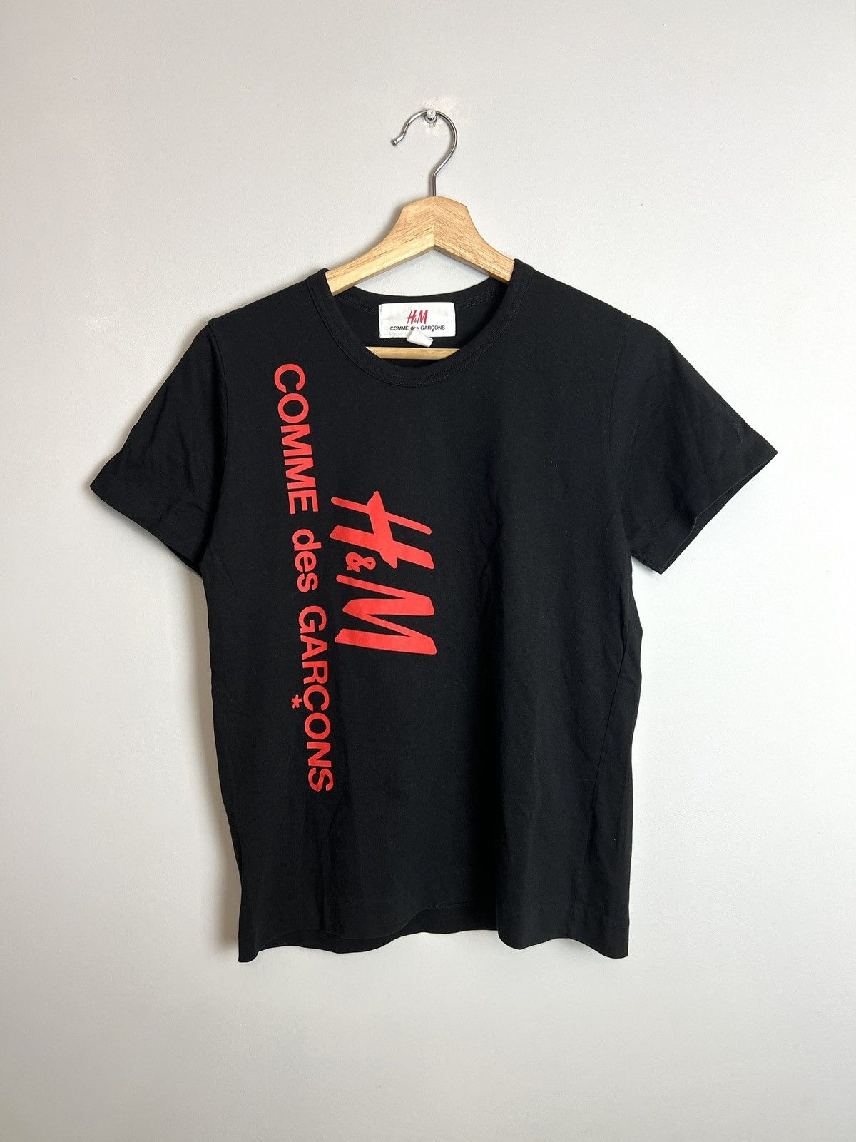 Comme des Garcons × H&M Comme Des Garcons CDG x H&am Big Logo Tshirt Hype Streetwear Size US XXS / EU 40 - 1 Thumbnail