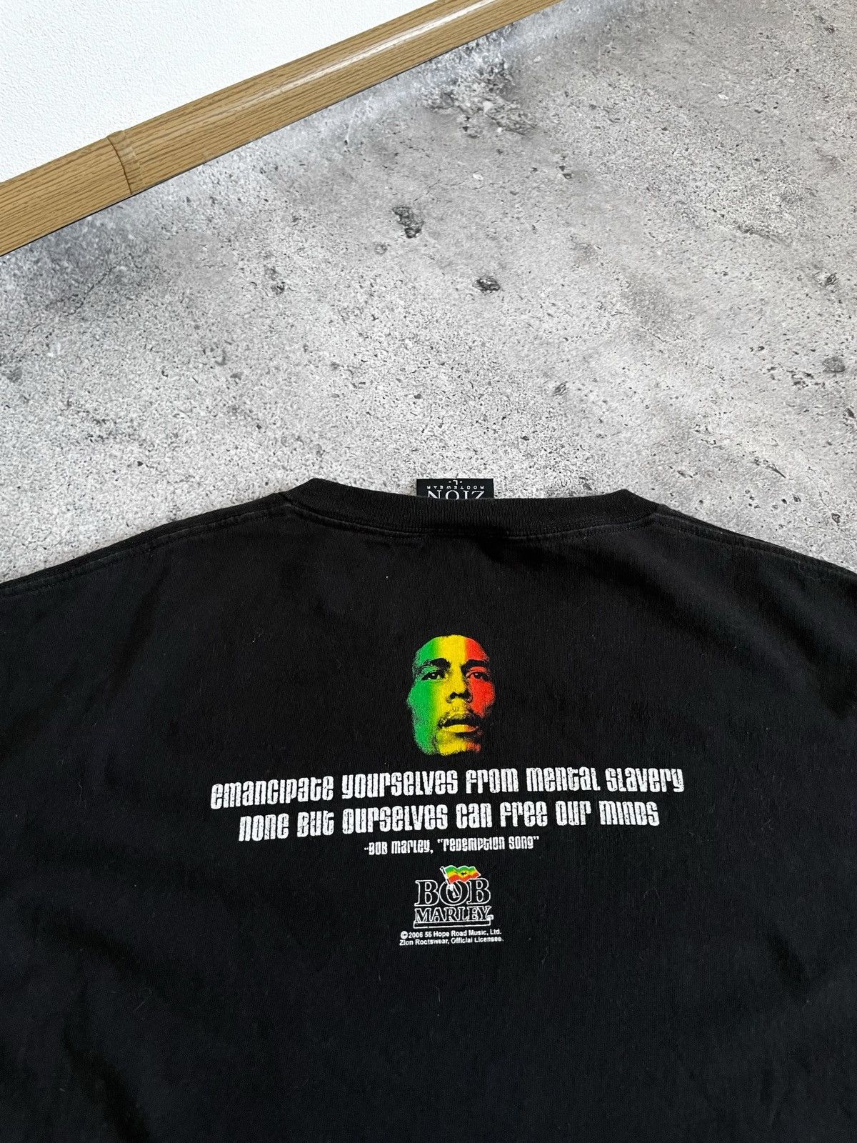 Bob Marley × Vintage × Zion Rootswear Vintage 2000 Bob Marley Redemption Song Band Tee Size US L / EU 52-54 / 3 - 6 Thumbnail