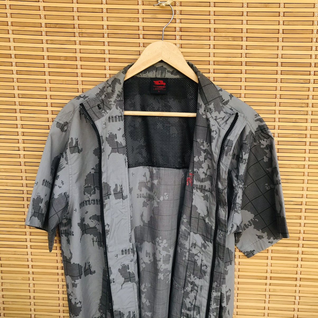 Tony Hawk Tony Hawk Skateboarding camouflage Maps pattern zipper tee Size US L / EU 52-54 / 3 - 14 Thumbnail