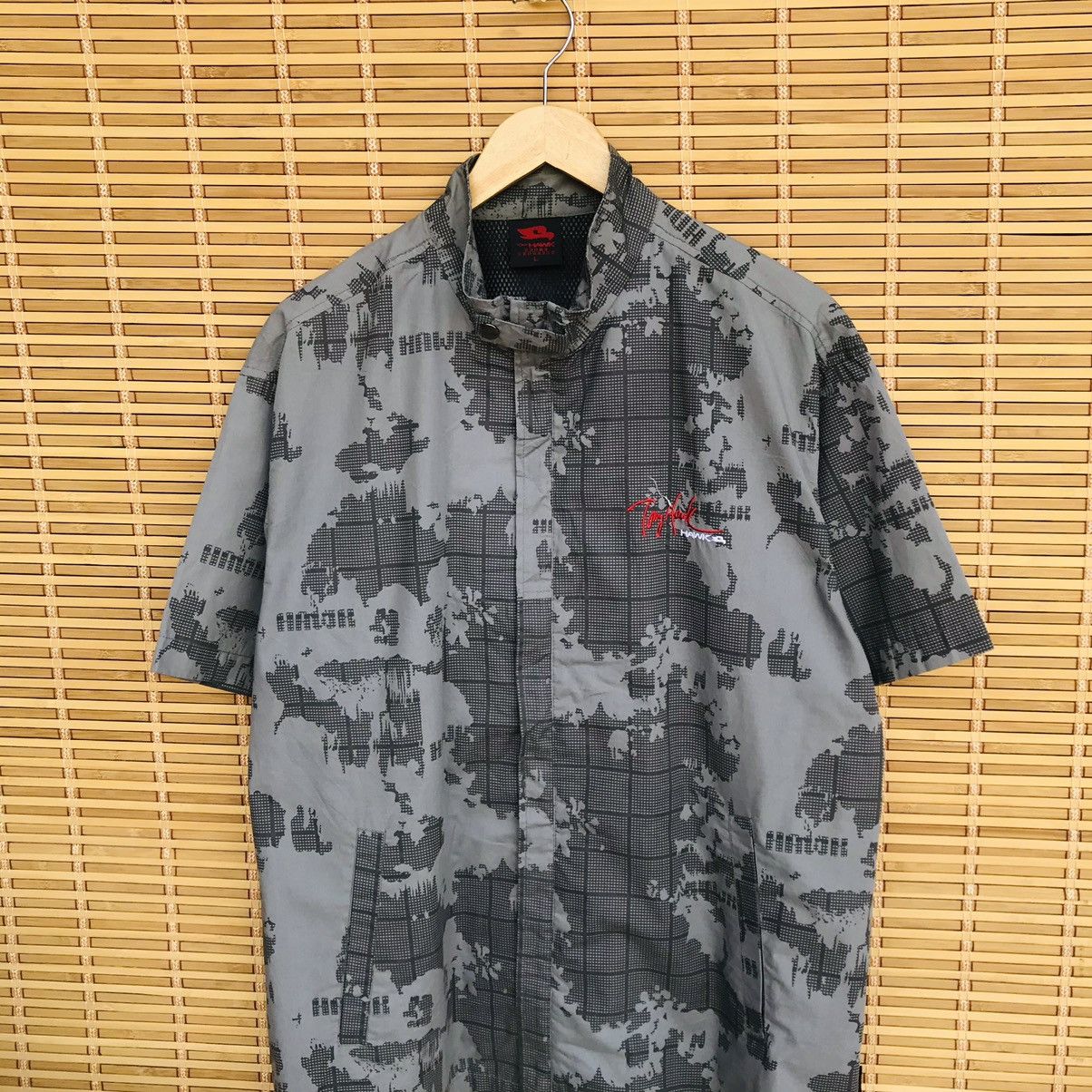 Tony Hawk Tony Hawk Skateboarding camouflage Maps pattern zipper tee Size US L / EU 52-54 / 3 - 3 Thumbnail