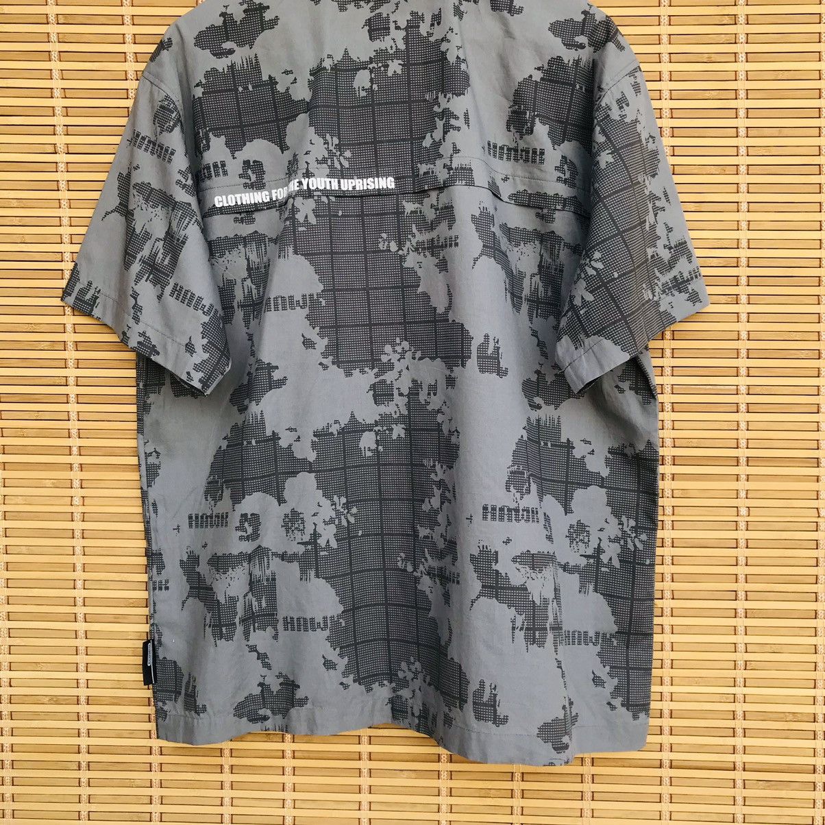 Tony Hawk Tony Hawk Skateboarding camouflage Maps pattern zipper tee Size US L / EU 52-54 / 3 - 8 Thumbnail