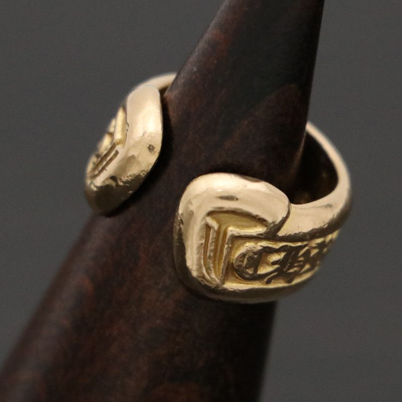 image of Chrome Hearts Scroll Label Ring in Gold, Men's