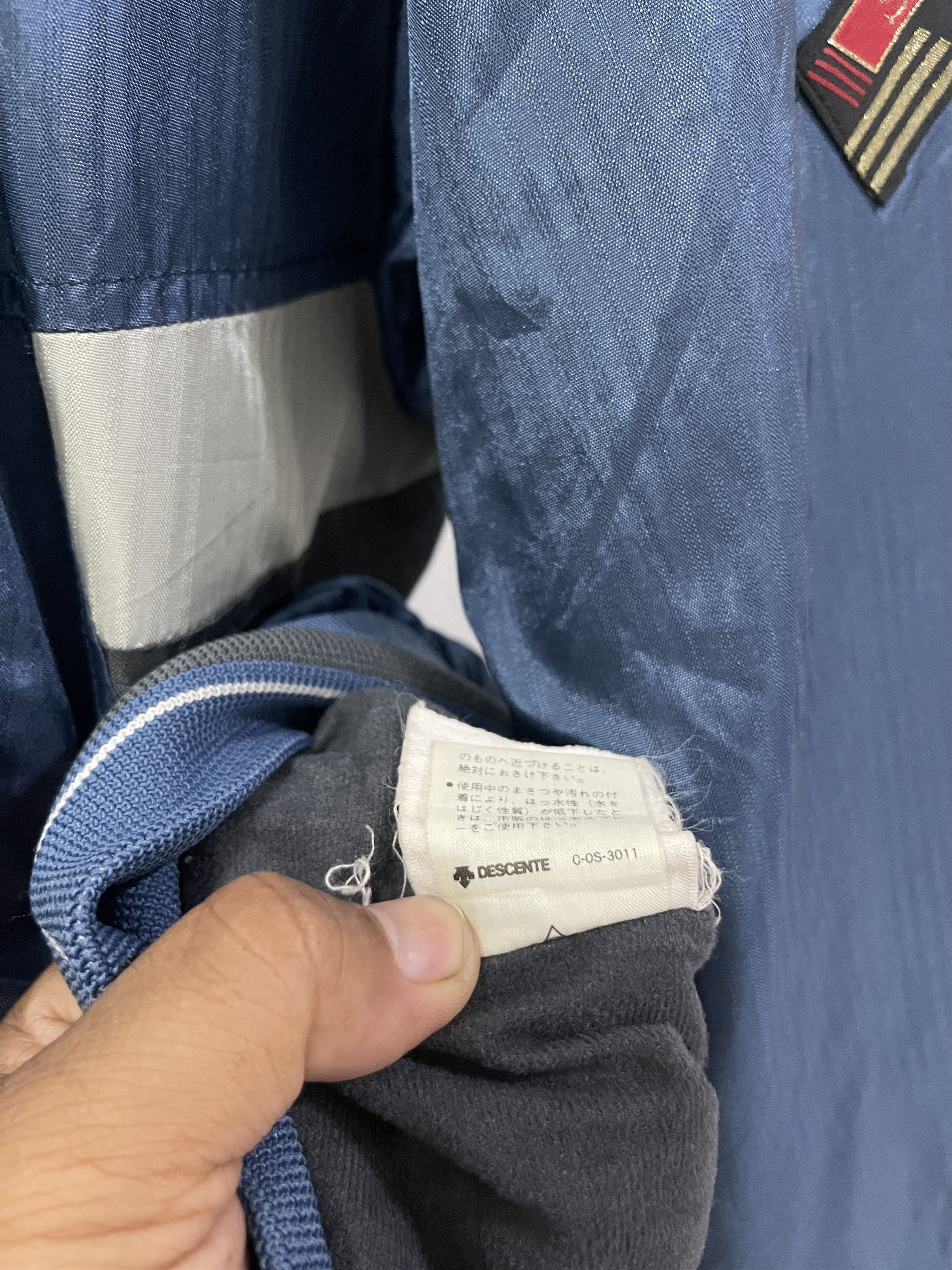 Adidas Vintage Adidas Trefoil Embroidered Mini Logo Light Jacket Size US L / EU 52-54 / 3 - 14 Thumbnail