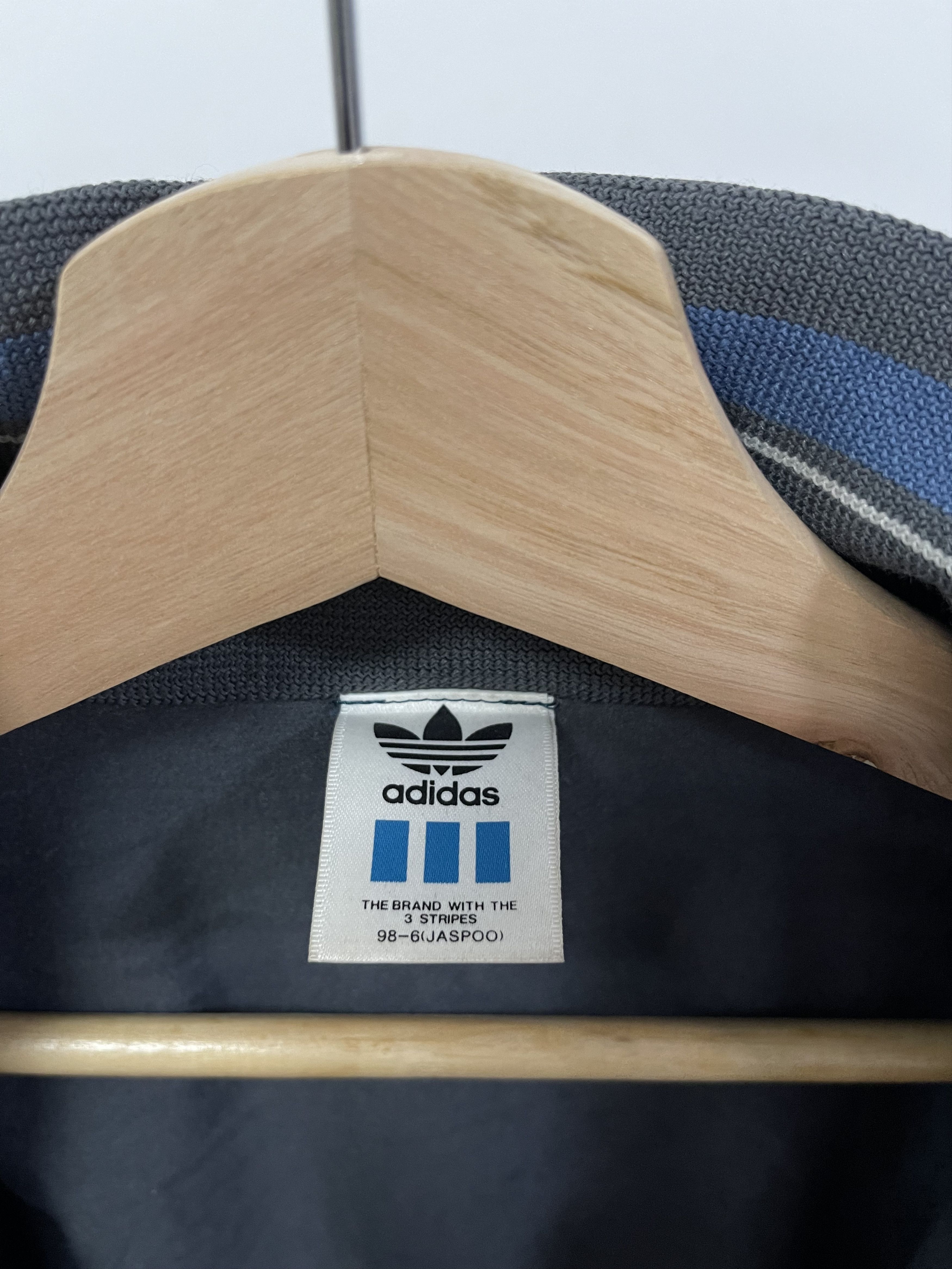 Adidas Vintage Adidas Trefoil Embroidered Mini Logo Light Jacket Size US L / EU 52-54 / 3 - 9 Thumbnail