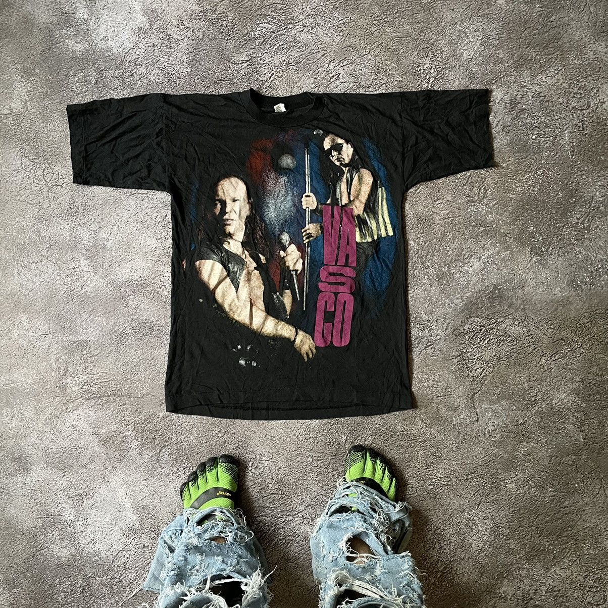 Vintage Vintage 90s Y2K Graphic Tee Dark Grunge Streetwear Worn In M Size US M / EU 48-50 / 2 - 1 Thumbnail