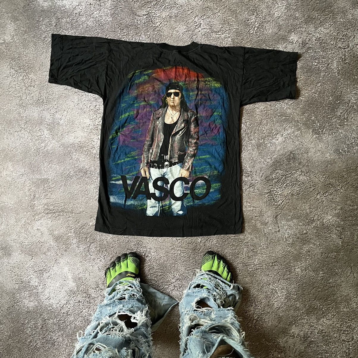 Vintage Vintage 90s Y2K Graphic Tee Dark Grunge Streetwear Worn In M Size US M / EU 48-50 / 2 - 7 Thumbnail