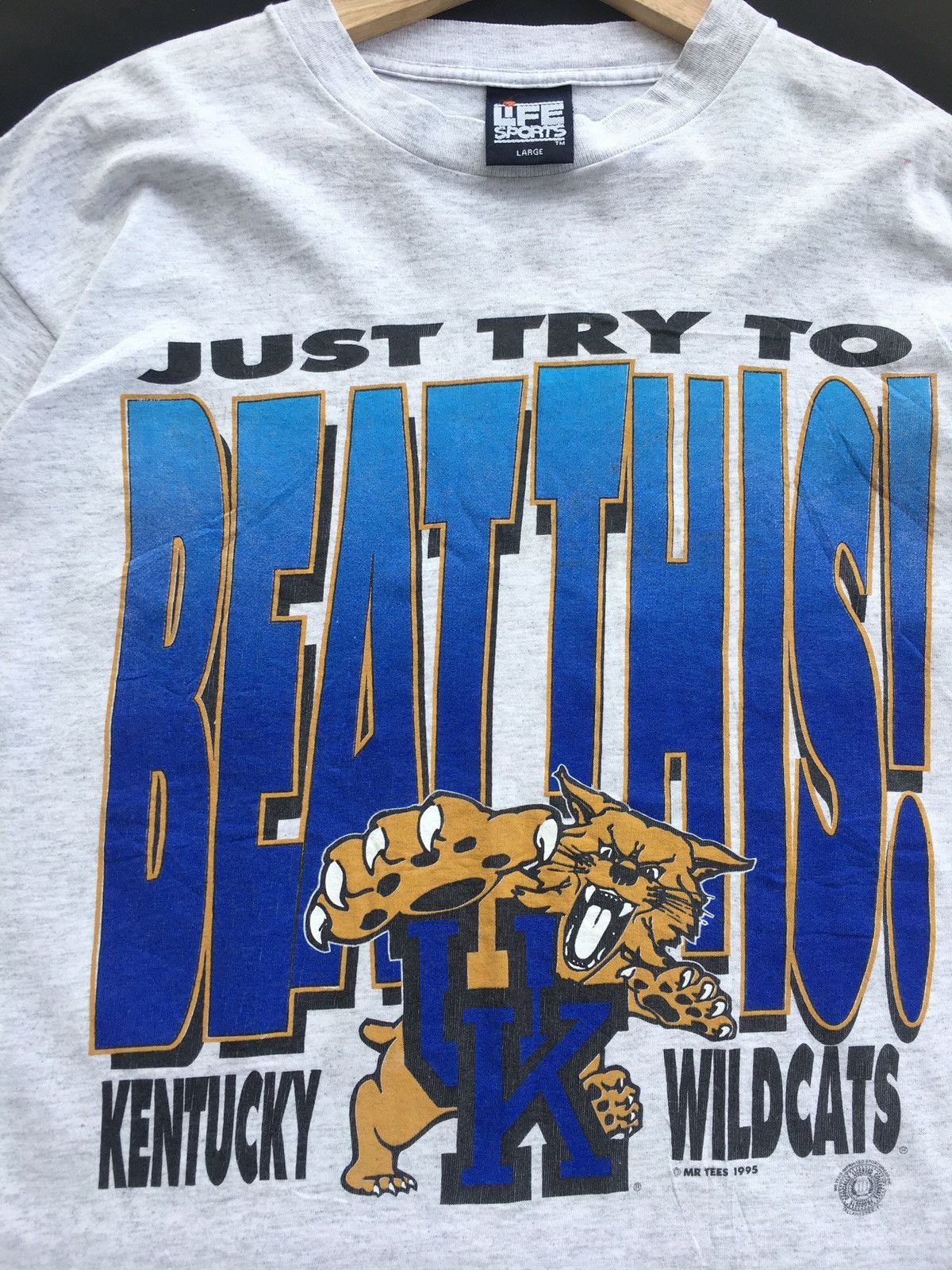 Vintage Vintage Kentucky Wildcats University UK Tshirt Size US L / EU 52-54 / 3 - 6 Thumbnail