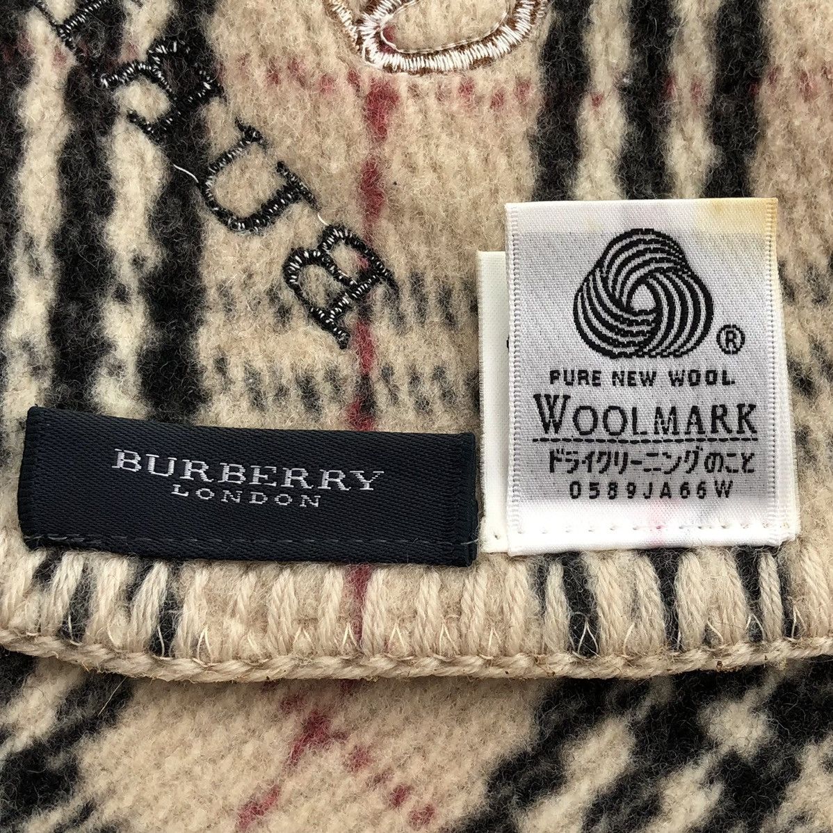 Burberry Burberry London Baby Bear Blanket 100% Wool Size ONE SIZE - 8 Thumbnail