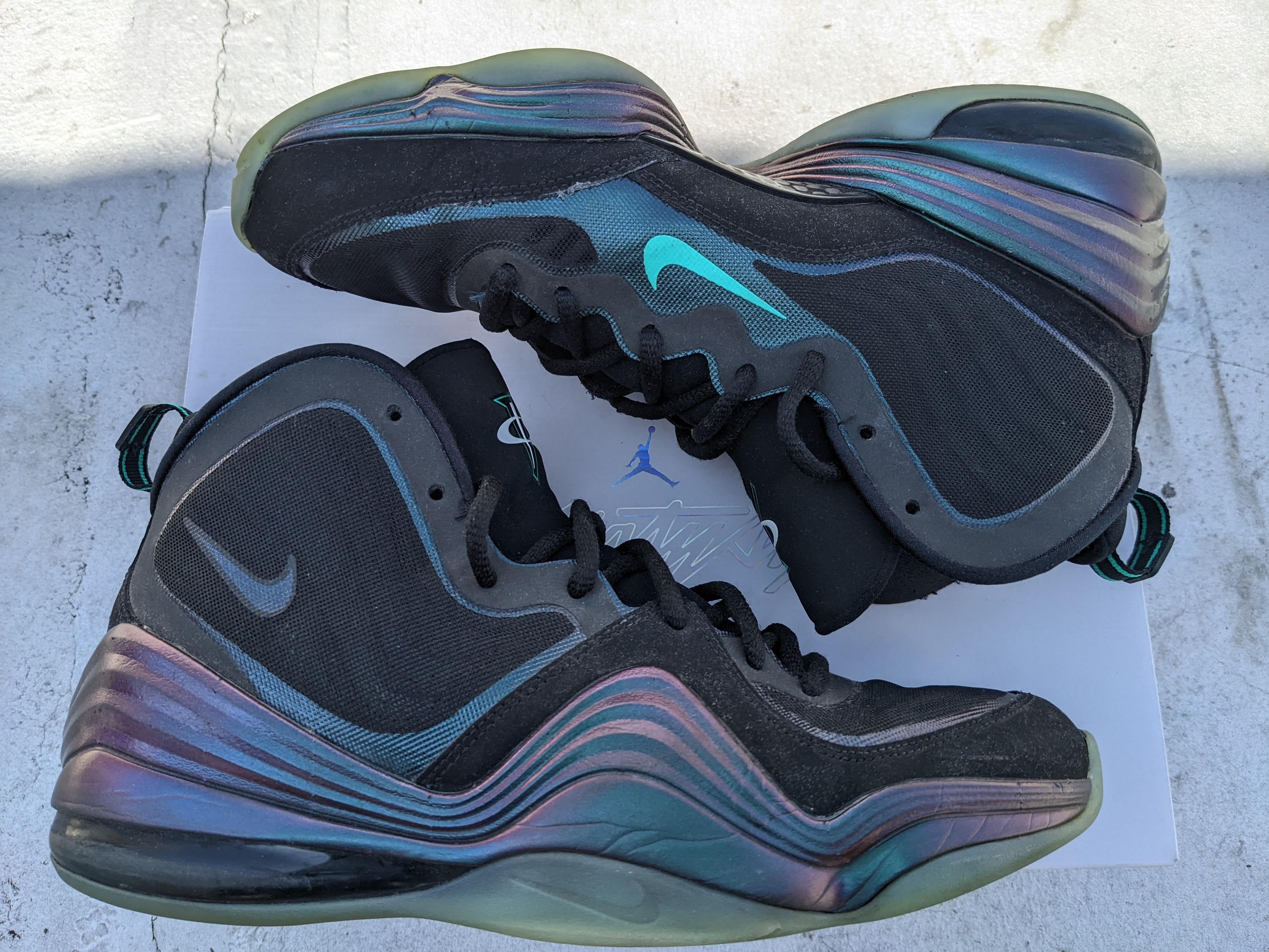 Nike Air Penny V Invisibility Cloak Size US 10 / EU 43 - 1 Thumbnail