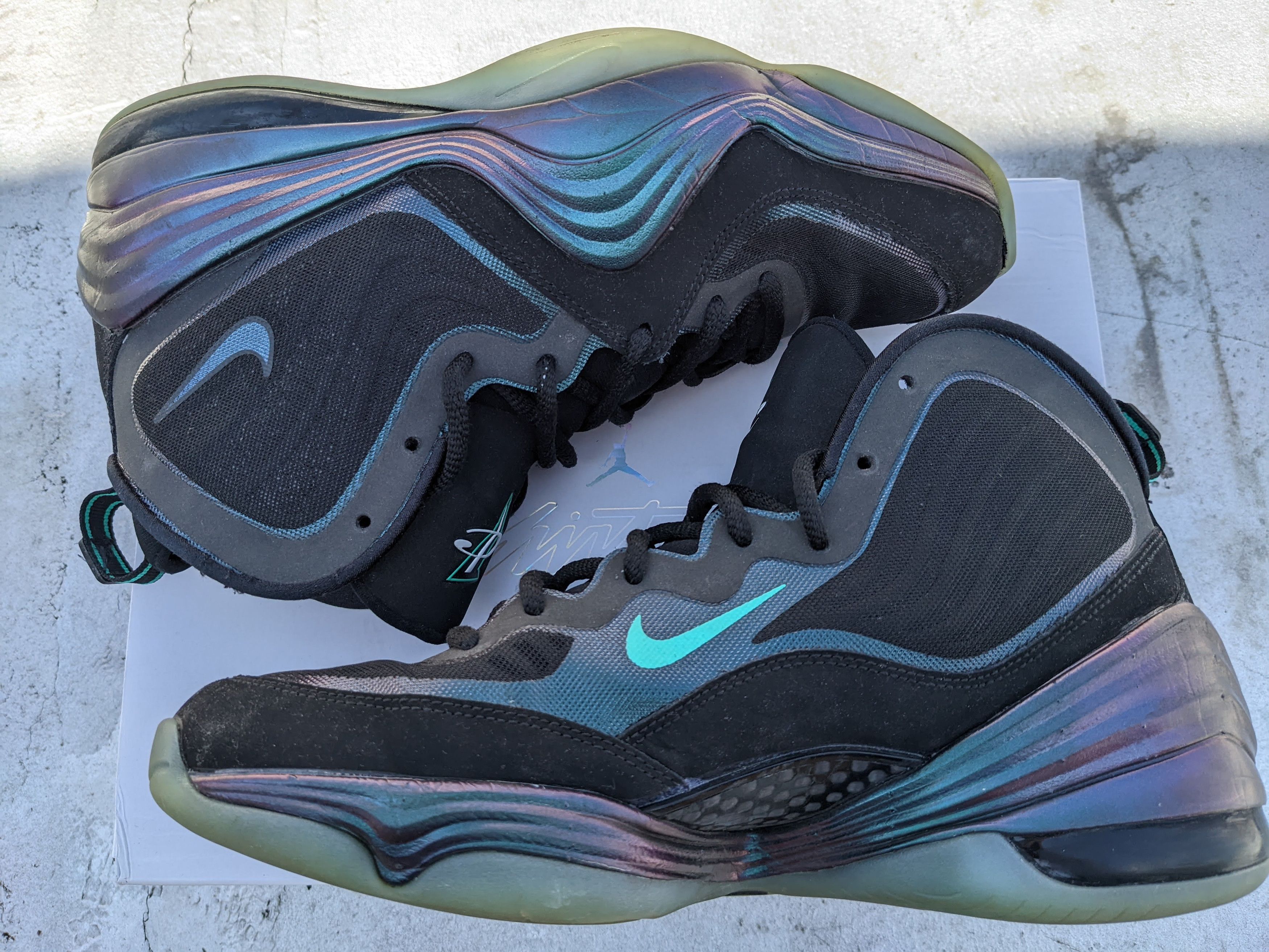Nike Air Penny V Invisibility Cloak Size US 10 / EU 43 - 2 Thumbnail