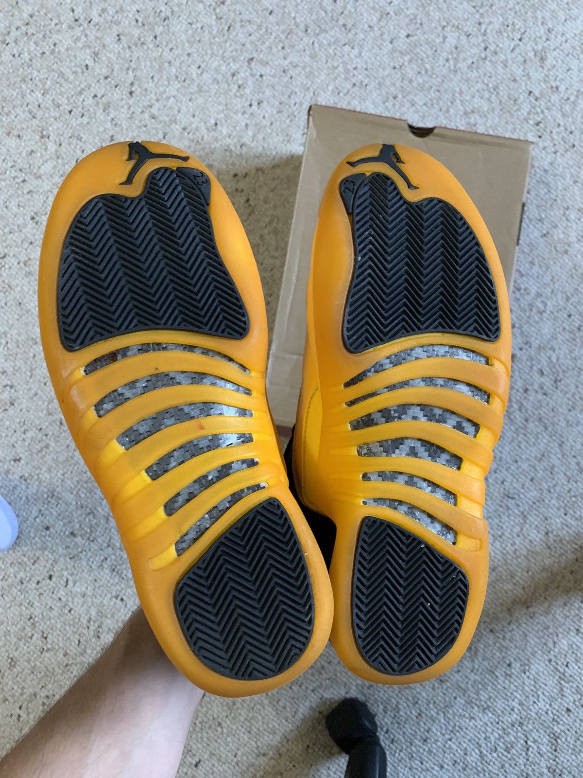 Jordan Brand Retro Jordan 12 University Gold VNDS Size US 7.5 / EU 40-41 - 7 Thumbnail