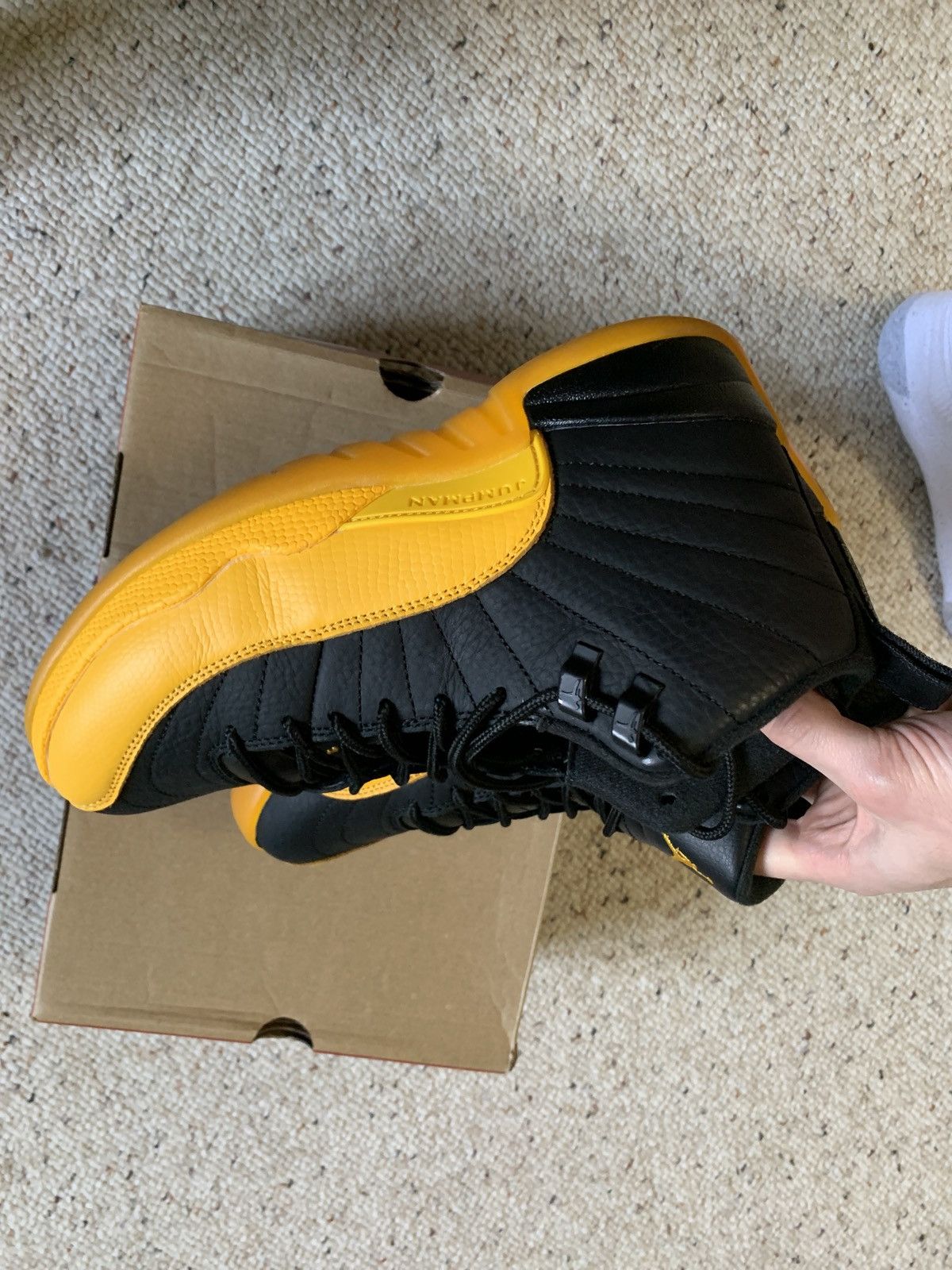 Jordan Brand Retro Jordan 12 University Gold VNDS Size US 7.5 / EU 40-41 - 5 Thumbnail