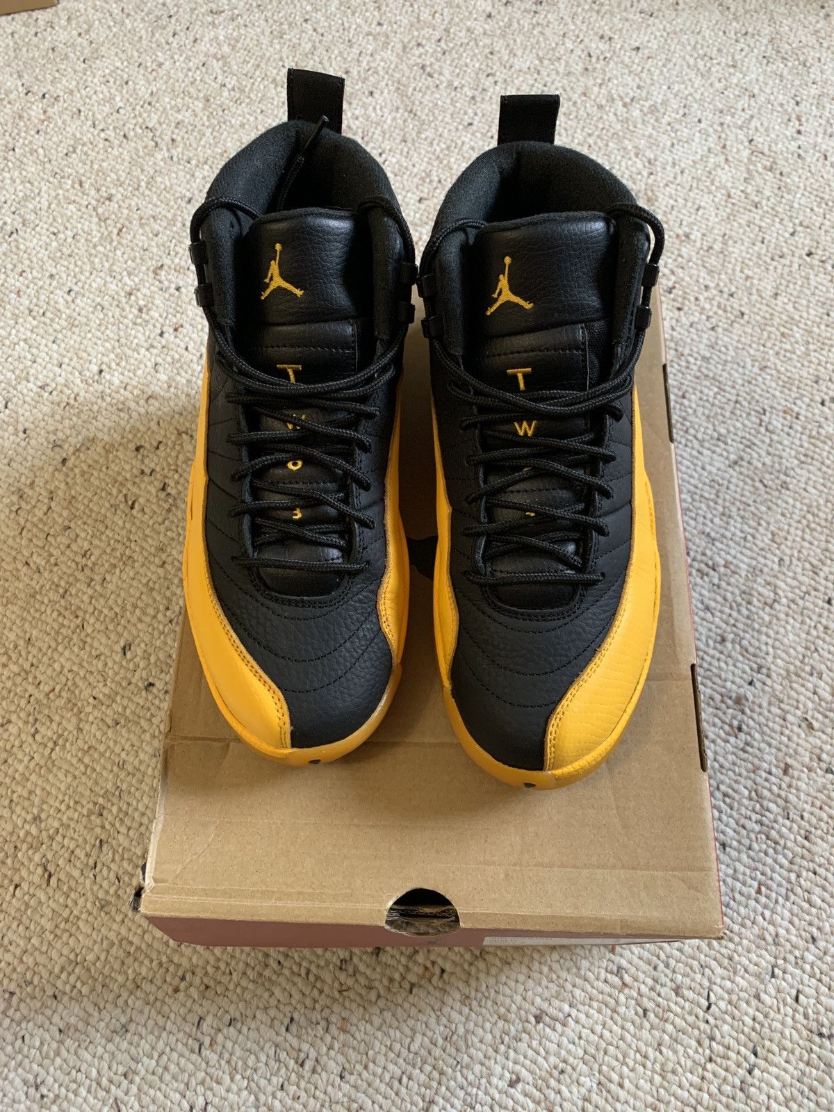 Jordan Brand Retro Jordan 12 University Gold VNDS Size US 7.5 / EU 40-41 - 2 Thumbnail