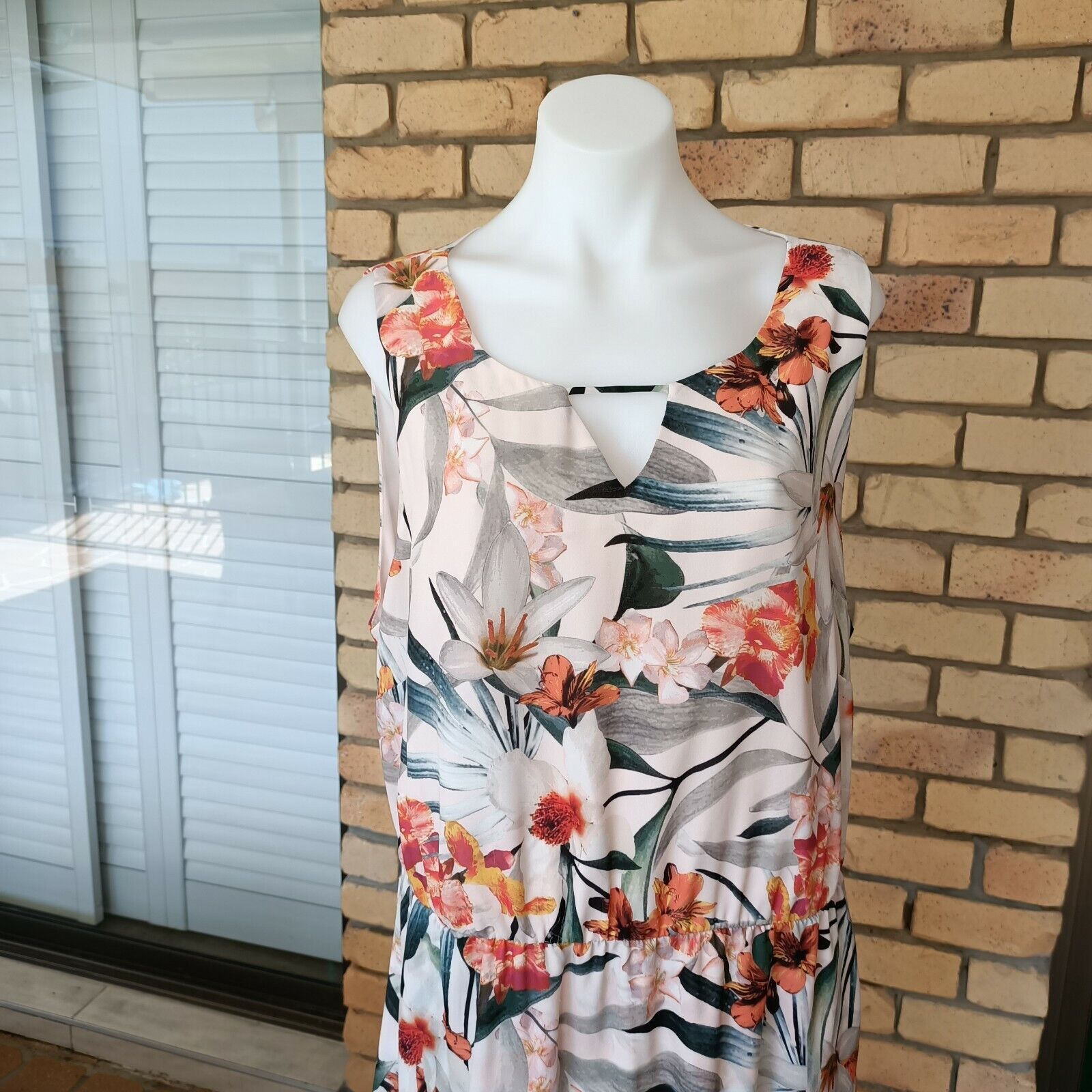 Designer Table Eight Plus Size Dress White Floral A Line Midi Size XL / US 12-14 / IT 48-50 - 3 Thumbnail