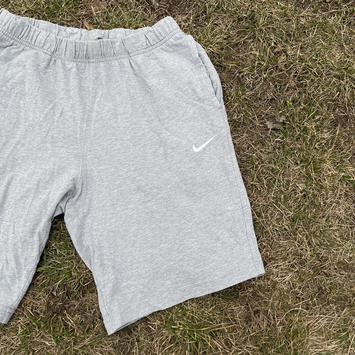 Nike Vintage Y2K Nike Swoosh Logo Shorts Sports Buymypiece 90s Size US 32 / EU 48 - 3 Thumbnail
