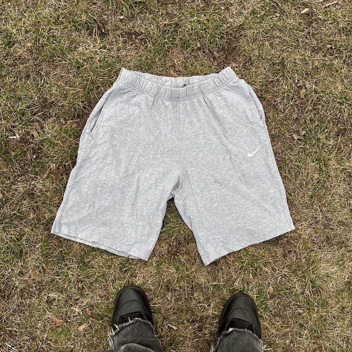 Nike Vintage Y2K Nike Swoosh Logo Shorts Sports Buymypiece 90s Size US 32 / EU 48 - 1 Thumbnail