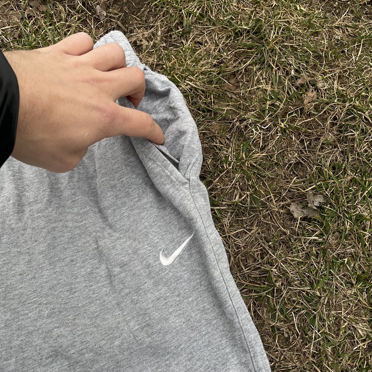 Nike Vintage Y2K Nike Swoosh Logo Shorts Sports Buymypiece 90s Size US 32 / EU 48 - 5 Thumbnail