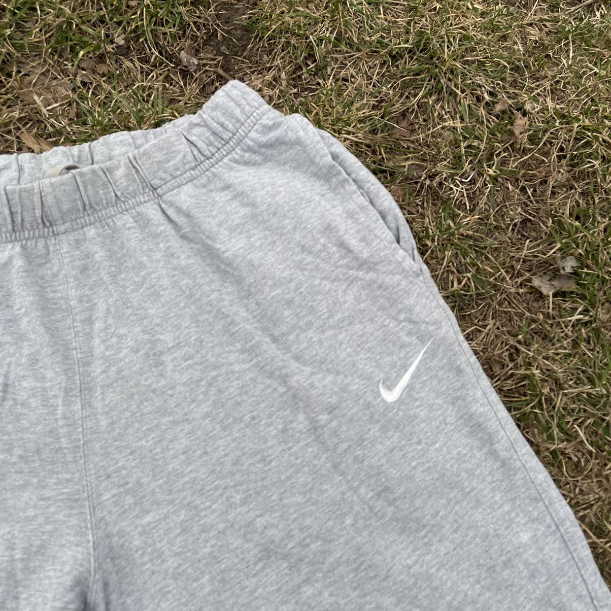 Nike Vintage Y2K Nike Swoosh Logo Shorts Sports Buymypiece 90s Size US 32 / EU 48 - 4 Thumbnail