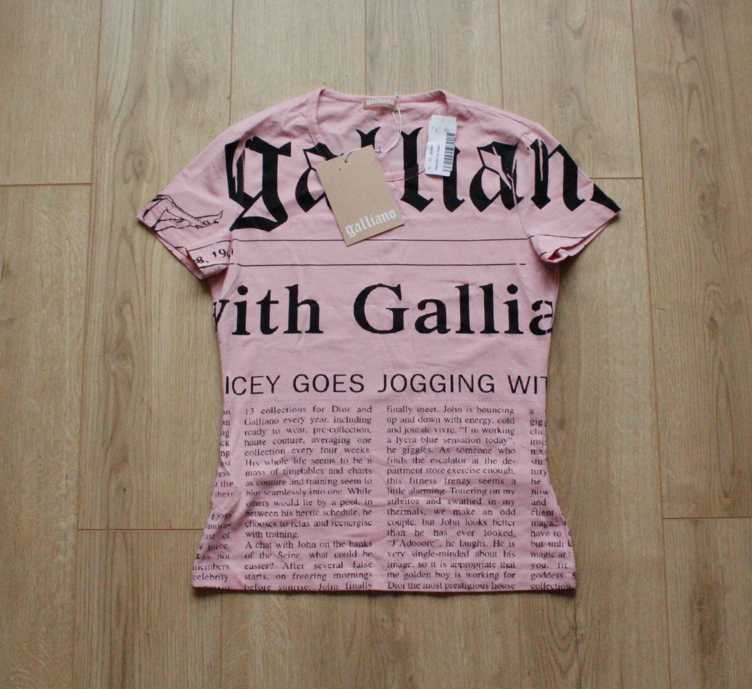 一部予約販売中】 Galliano John トップス news tee design paper ...