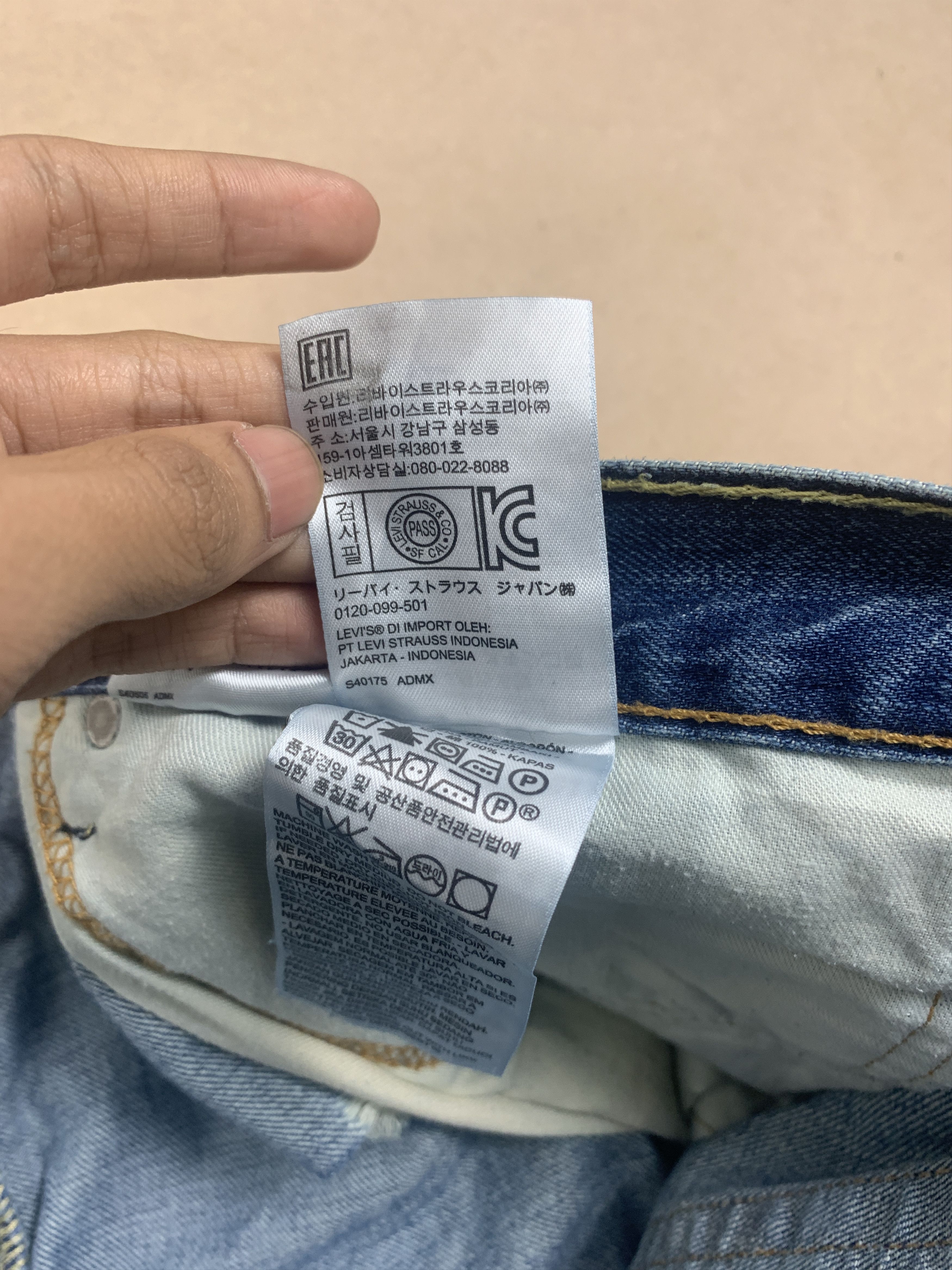 Levi's Vintage Levis 541 Distressed Faded Blue Jeans Size US 44 / EU 60 - 18 Thumbnail