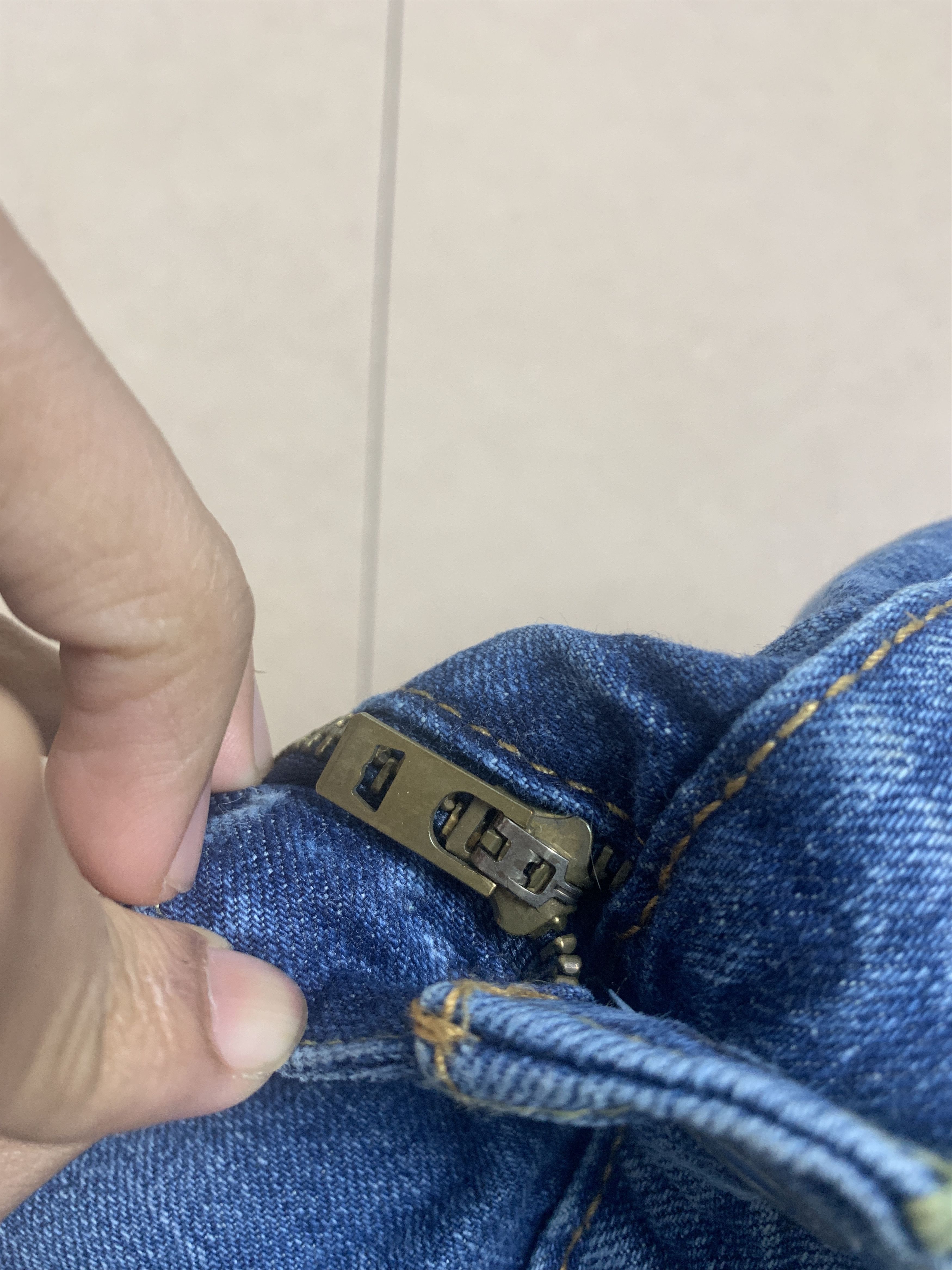 Levi's Vintage Levis 541 Distressed Faded Blue Jeans Size US 44 / EU 60 - 24 Thumbnail