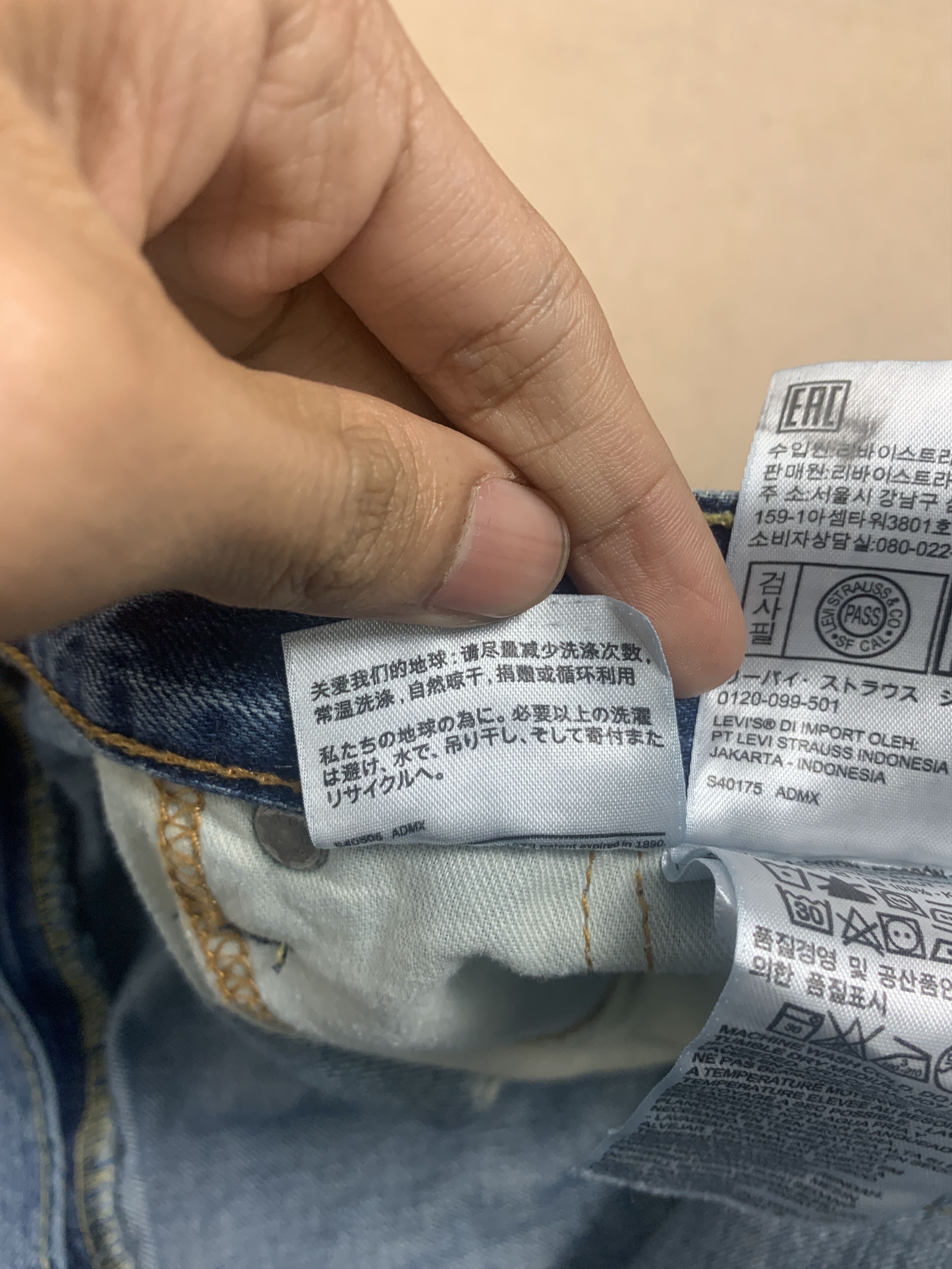 Levi's Vintage Levis 541 Distressed Faded Blue Jeans Size US 44 / EU 60 - 16 Thumbnail