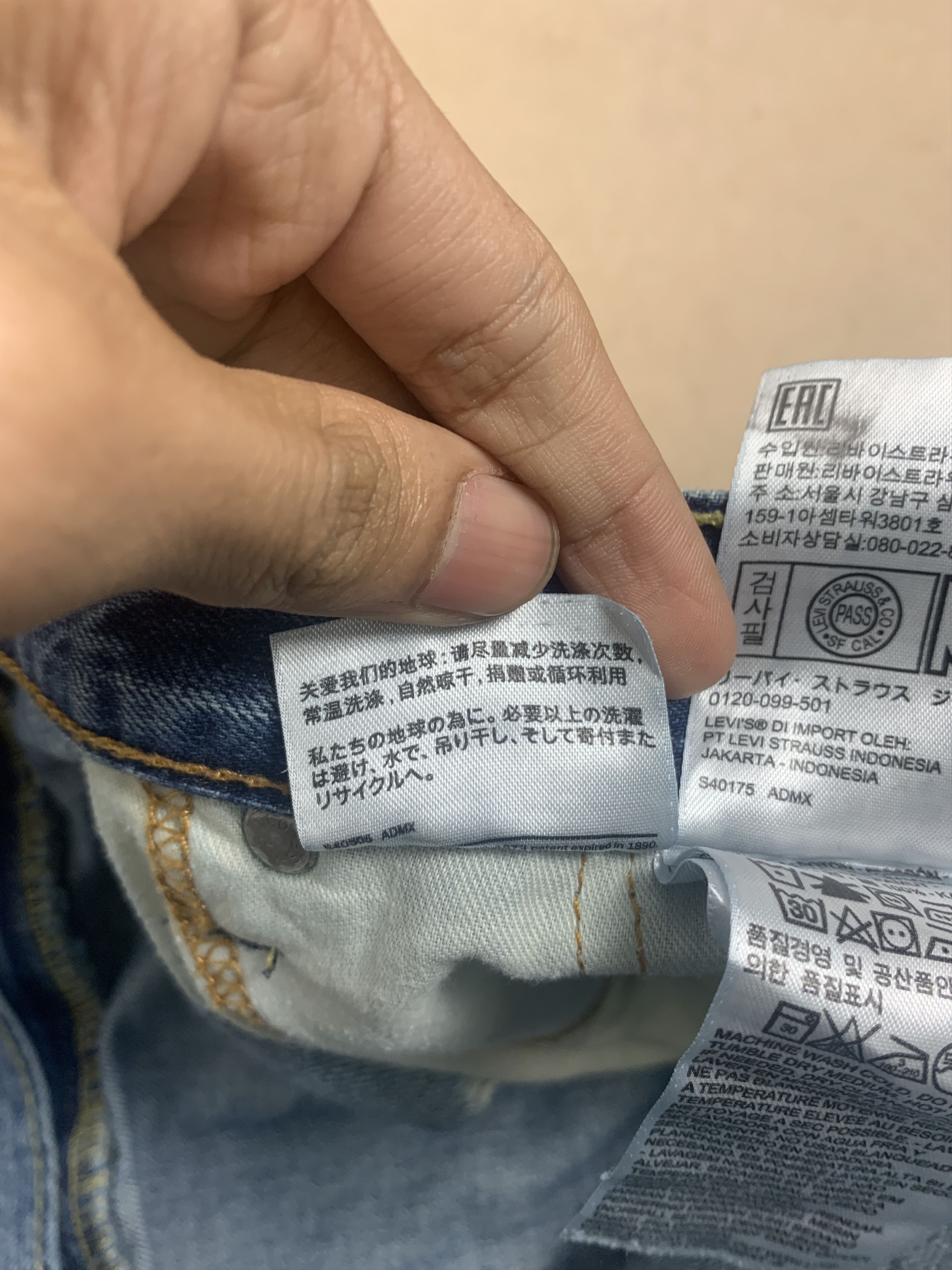 Levi's Vintage Levis 541 Distressed Faded Blue Jeans Size US 44 / EU 60 - 15 Thumbnail