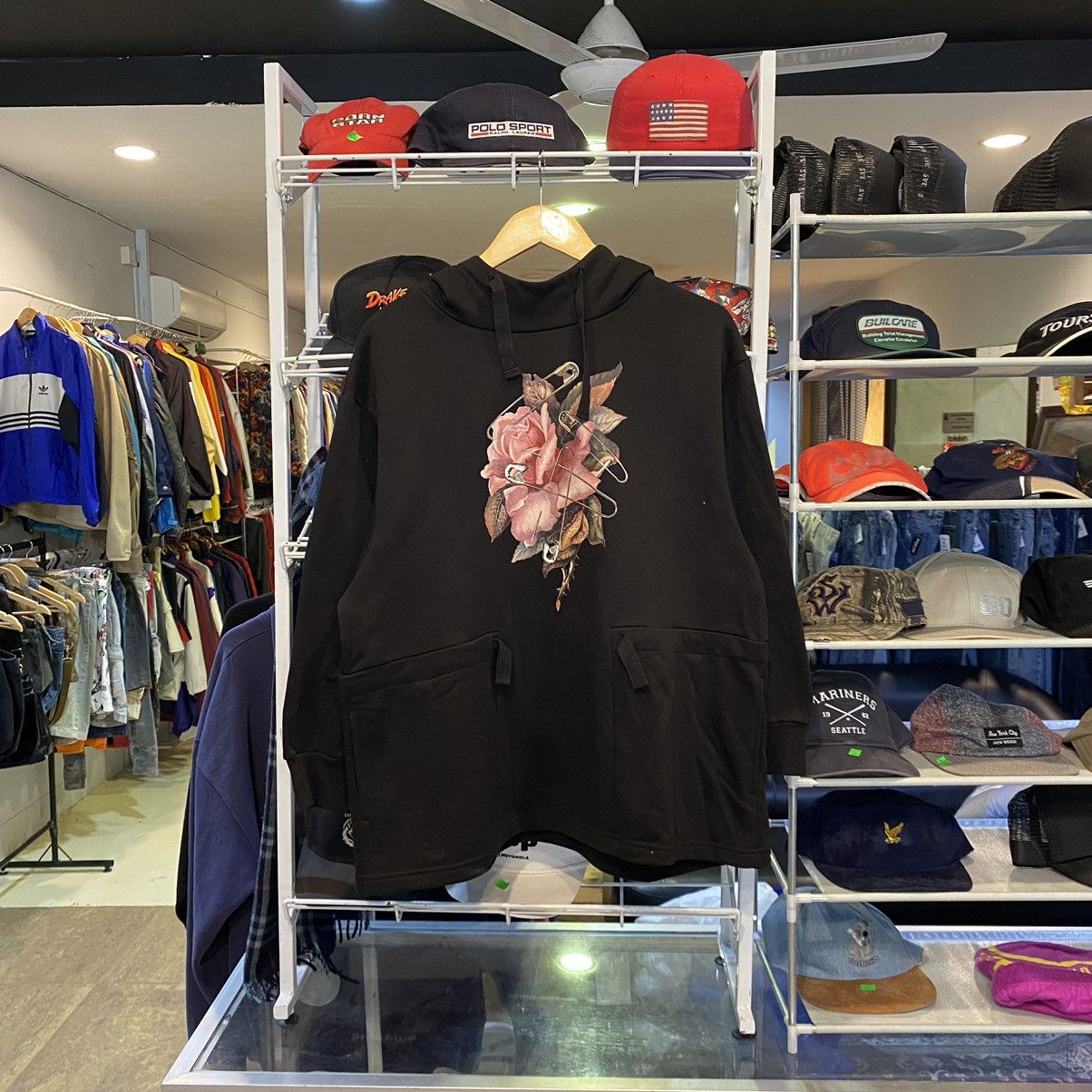 Japanese Brand × Jun Takahashi × Undercover Undercover x Gu Flower Sweatshirt Hoodie Japan Designer Size US M / EU 48-50 / 2 - 1 Thumbnail