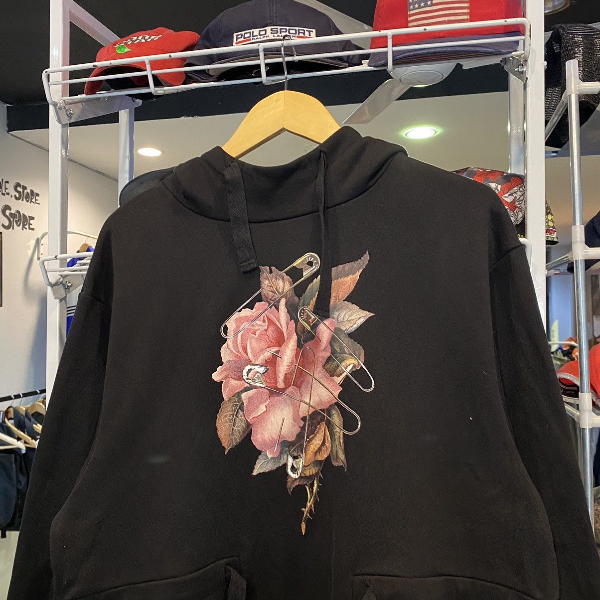 Japanese Brand × Jun Takahashi × Undercover Undercover x Gu Flower Sweatshirt Hoodie Japan Designer Size US M / EU 48-50 / 2 - 3 Thumbnail
