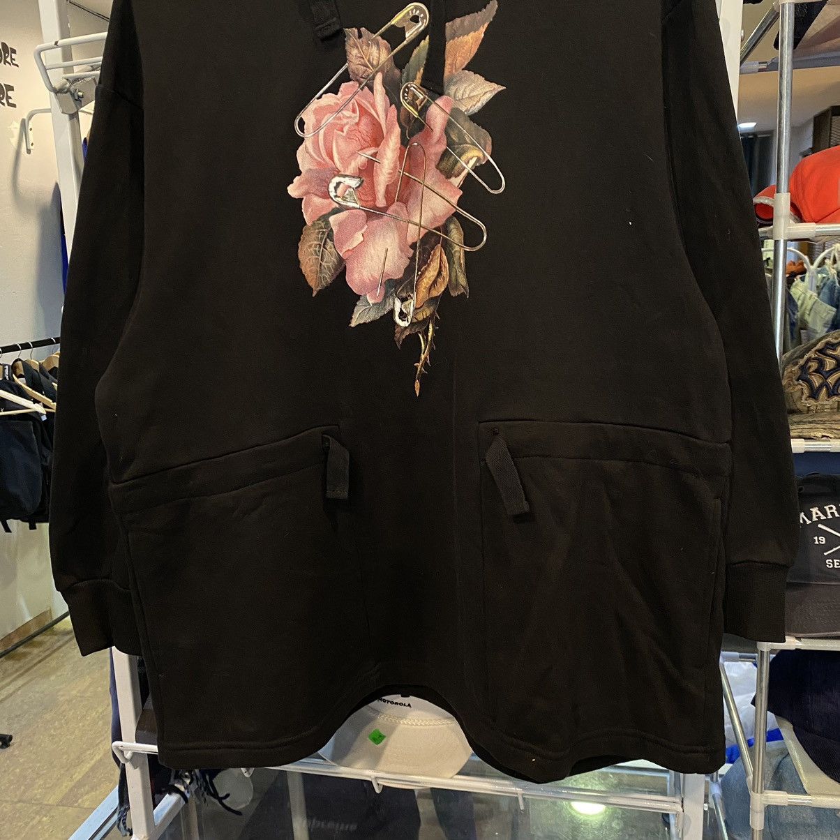 Japanese Brand × Jun Takahashi × Undercover Undercover x Gu Flower Sweatshirt Hoodie Japan Designer Size US M / EU 48-50 / 2 - 4 Thumbnail