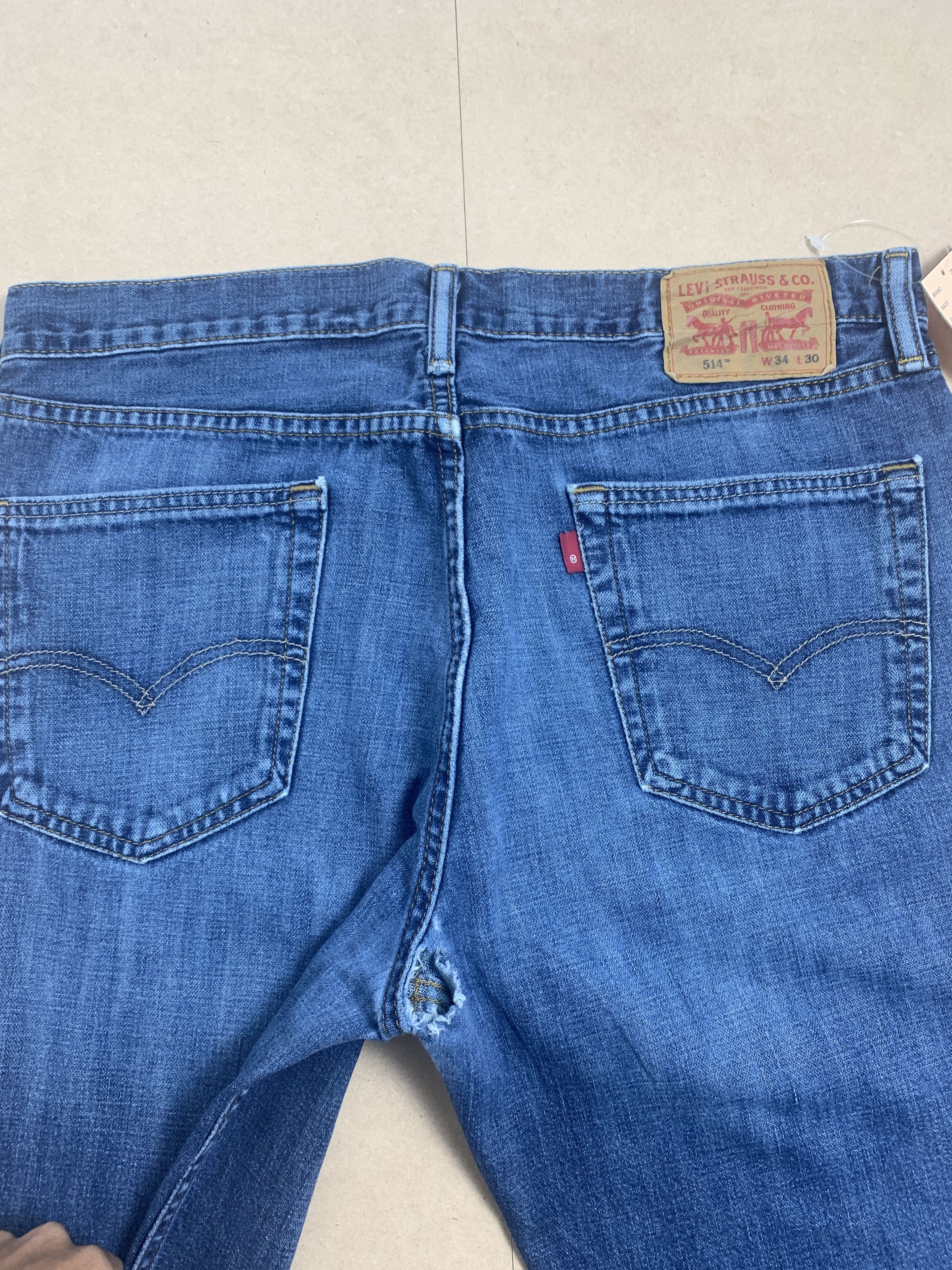 Levi's Vintage Levis 514 Straight Cut Blue Faded Blue Jeans Size US 33 - 9 Thumbnail