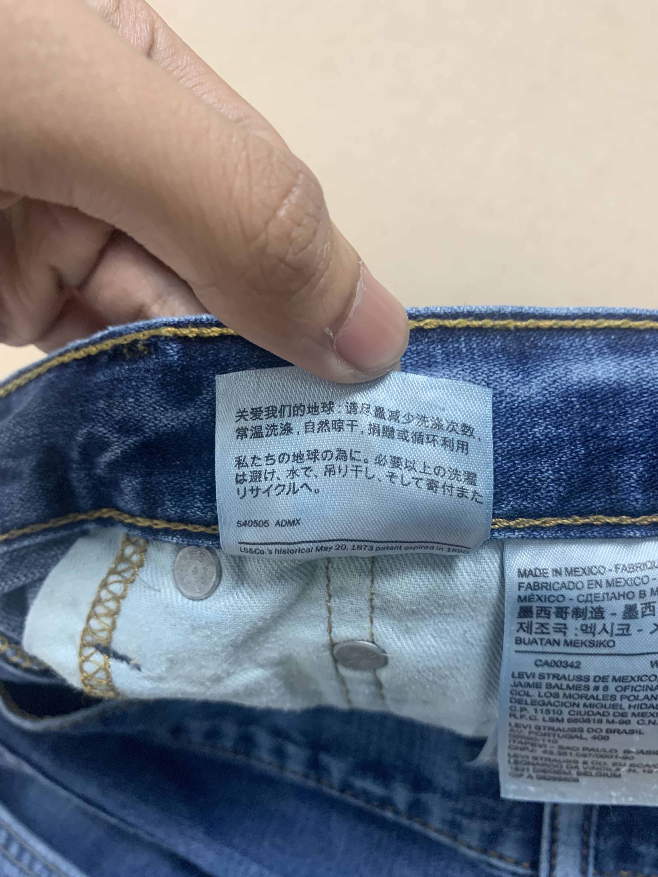 Levi's Vintage Levis 514 Straight Cut Blue Faded Blue Jeans Size US 33 - 13 Thumbnail