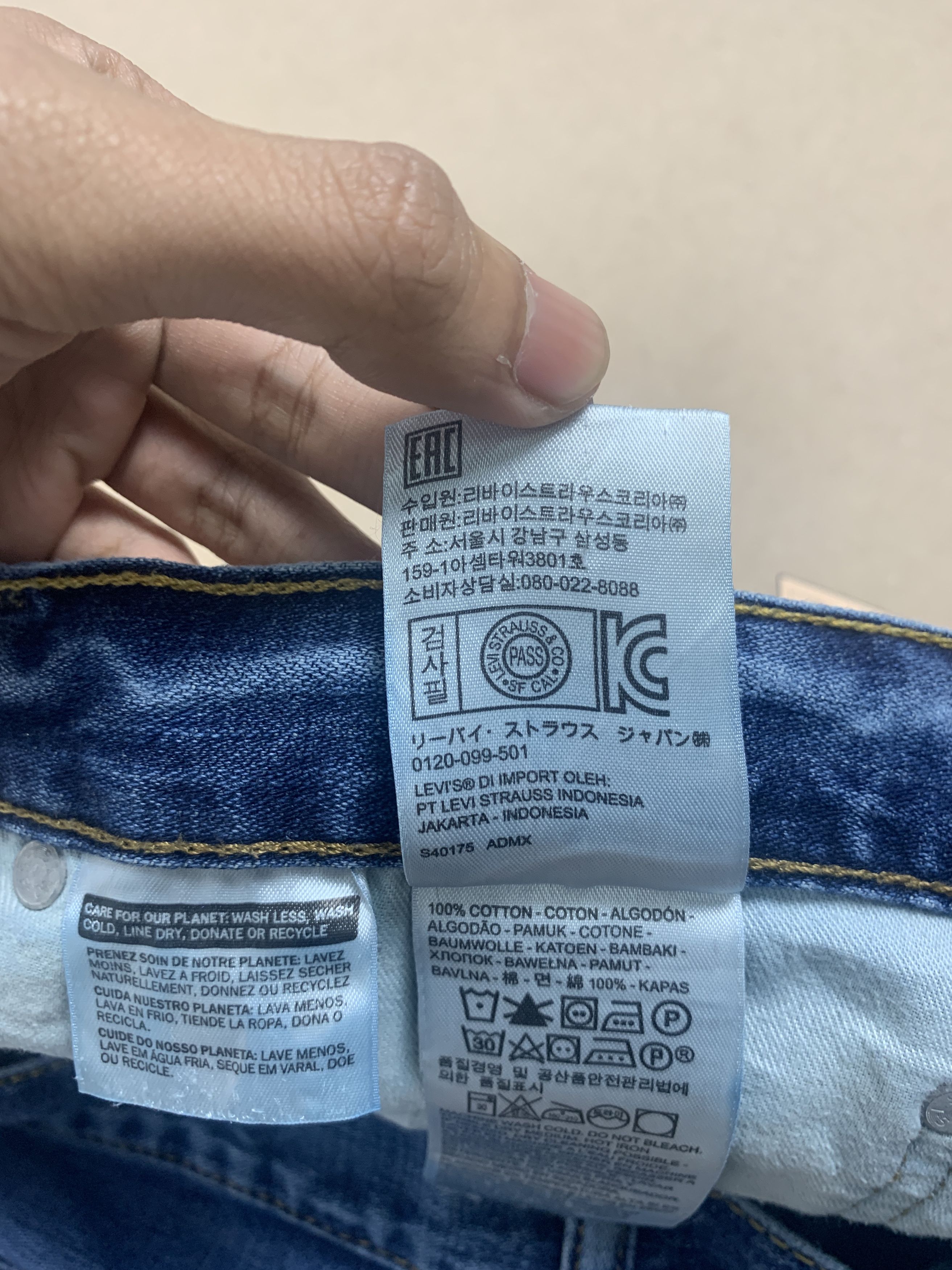 Levi's Vintage Levis 514 Straight Cut Blue Faded Blue Jeans Size US 33 - 14 Thumbnail