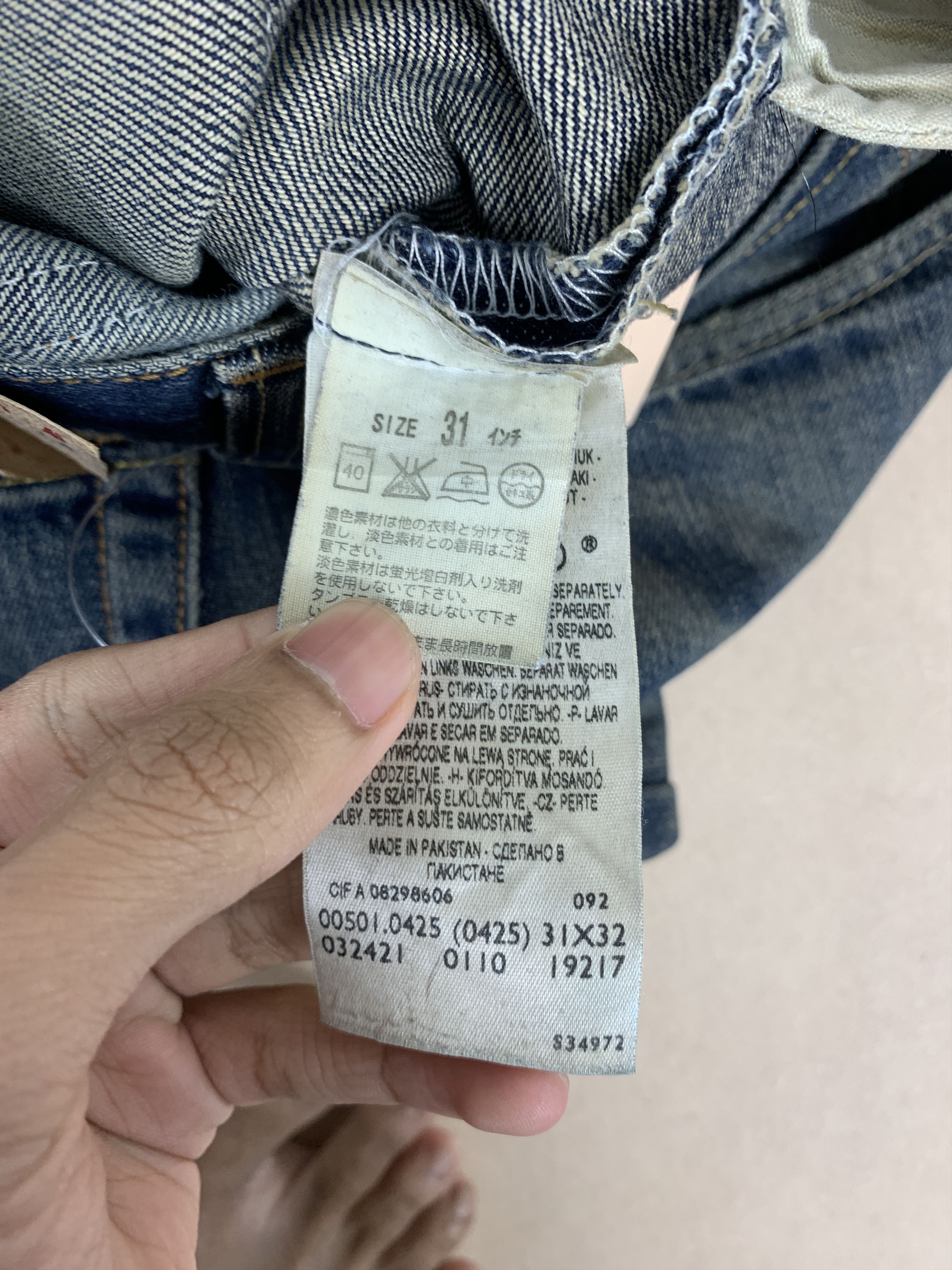 Levi's Vintage LEVI'S 501 Distressed Faded Straight Cut Jeans P0062 Size US 31 - 13 Thumbnail