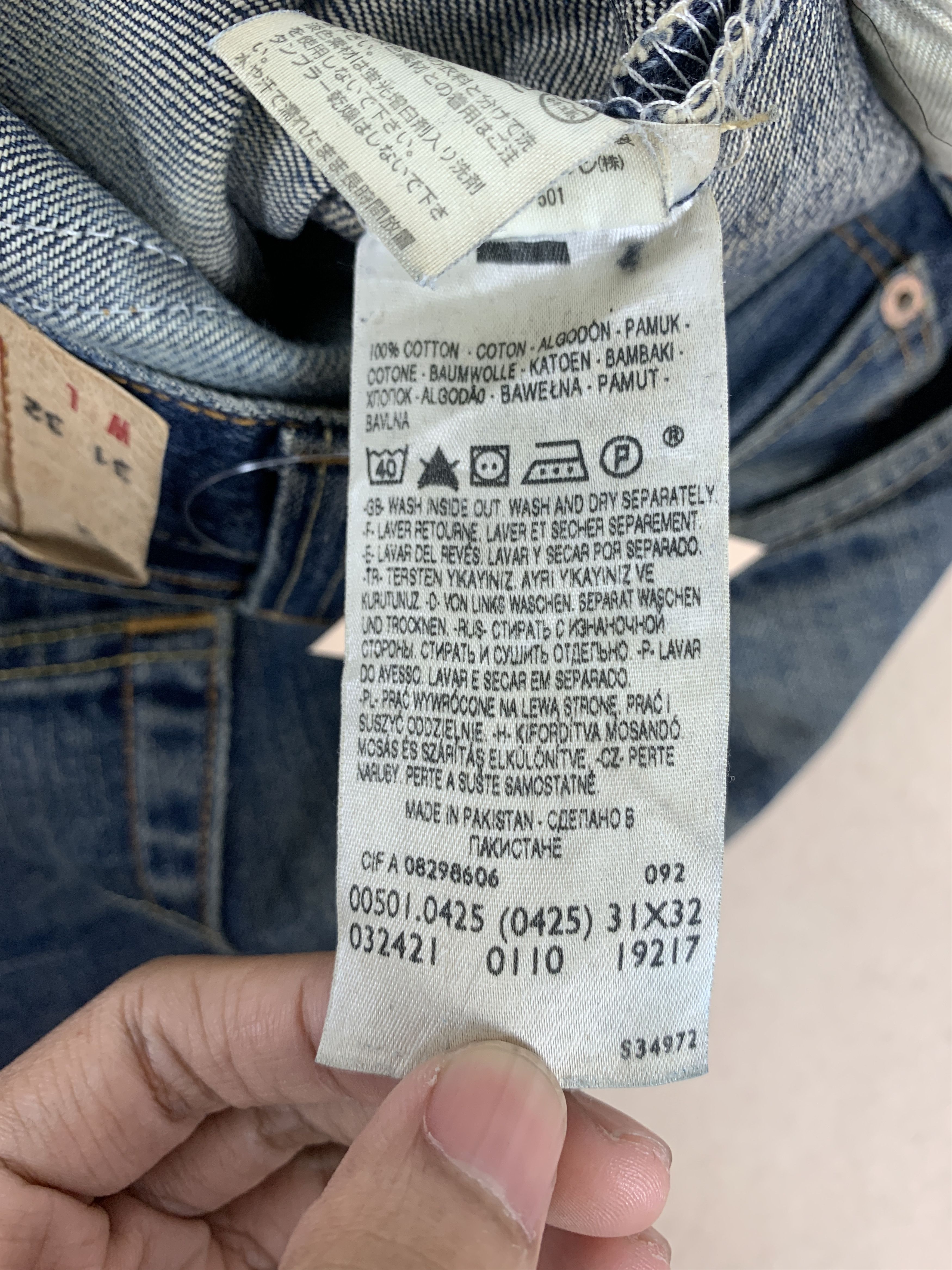 Levi's Vintage LEVI'S 501 Distressed Faded Straight Cut Jeans P0062 Size US 31 - 15 Thumbnail